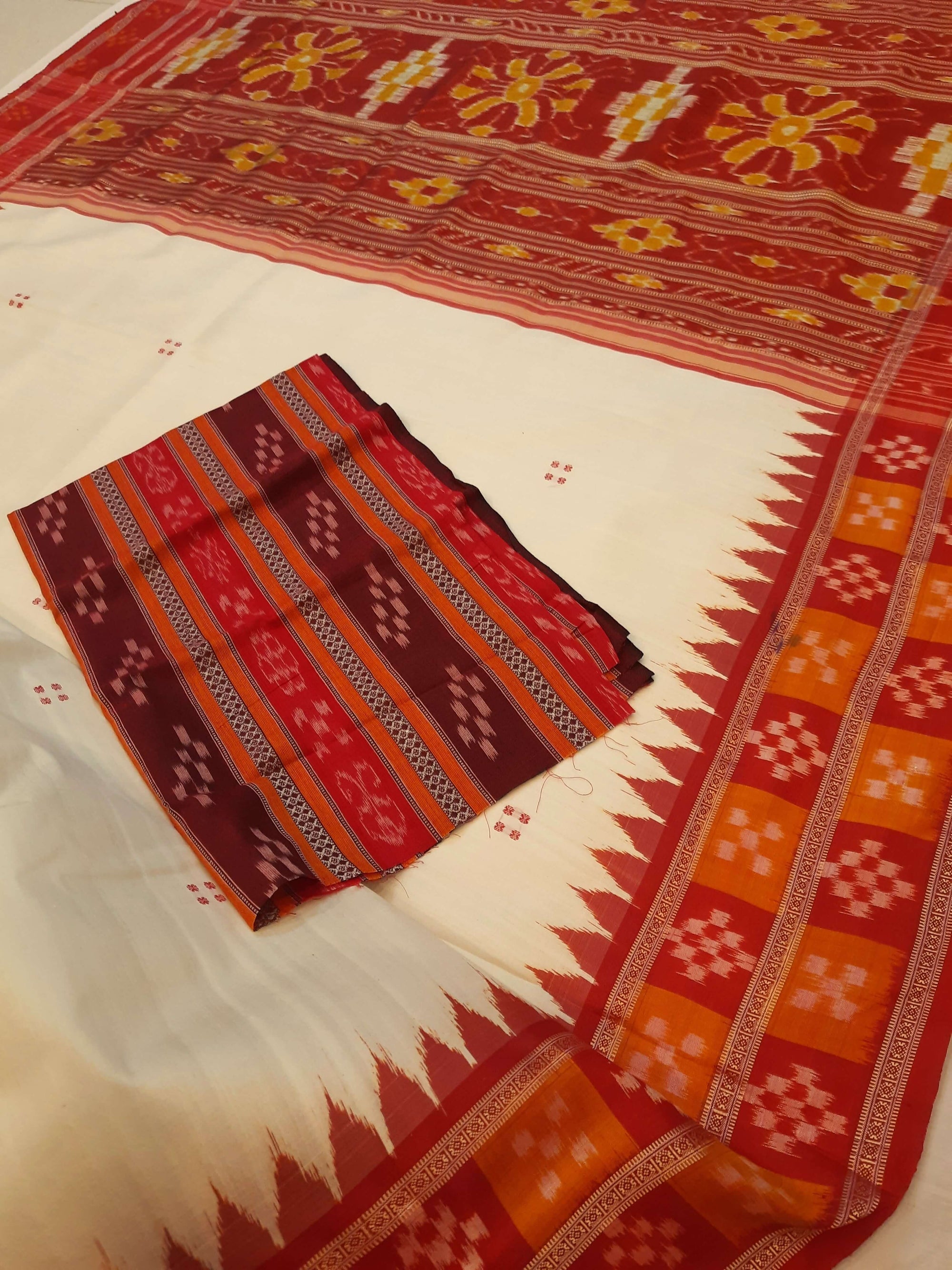 White Double Border Odisha Khandua Pata Silk Saree with cotton ikat blouse piece
