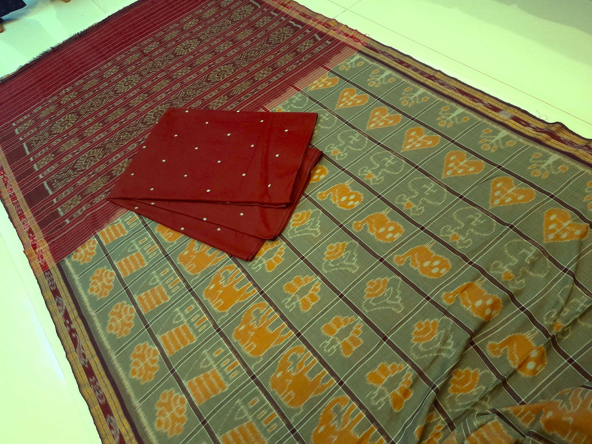 Grey cotton Nuapatna Nabakothi Saree with mix match cotton Ikat blouse piece