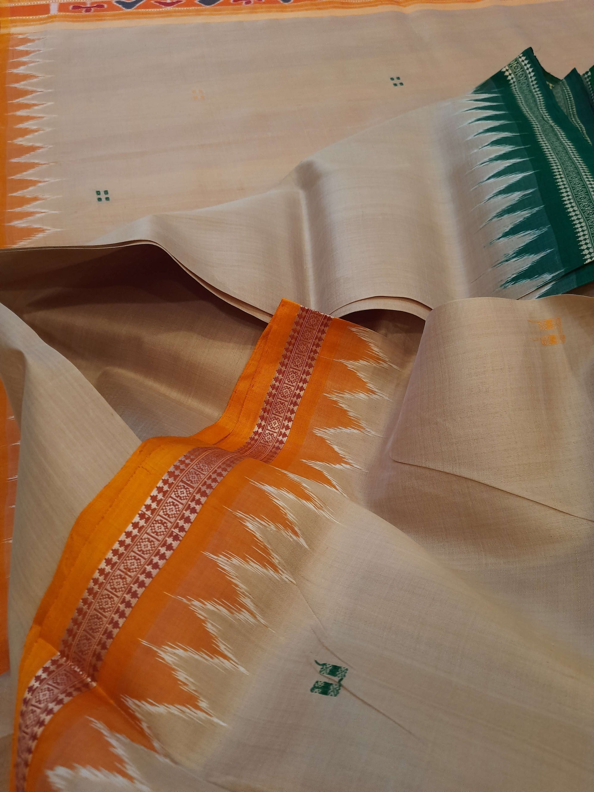 Beige Gangajamuna border Odisha Khandua Pata Silk Saree with running blouse piece