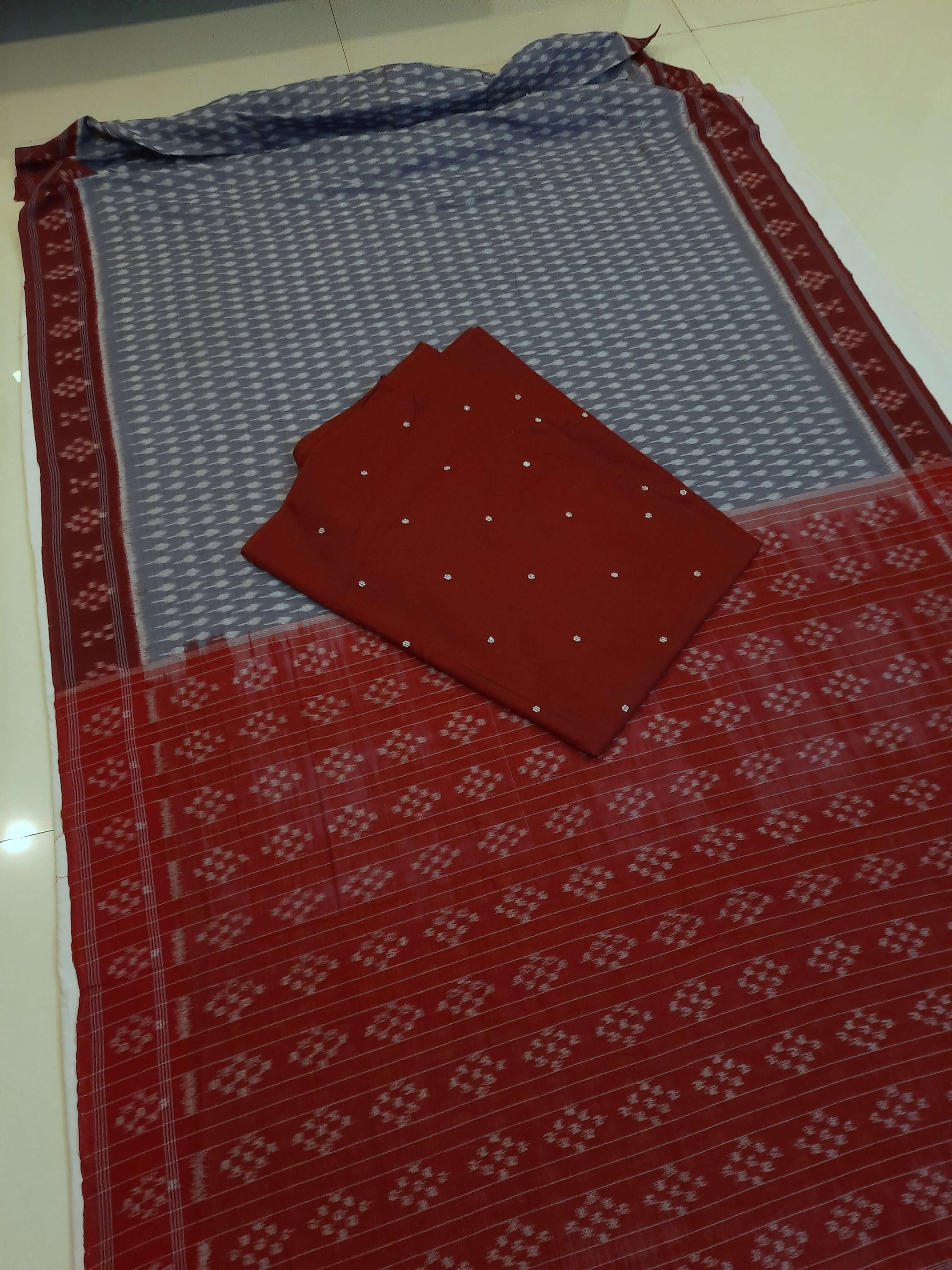Grey cotton Odisha Ikat Saree with mix match cotton Ikat blouse piece