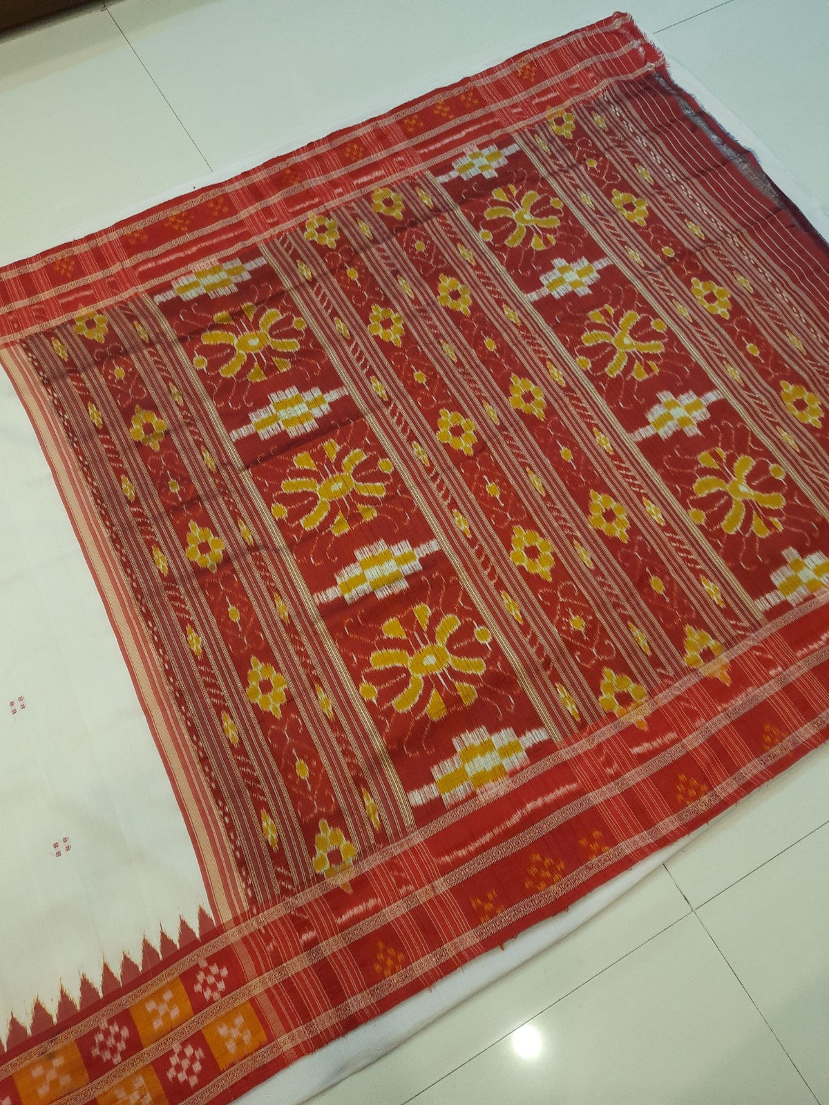 White Double Border Odisha Khandua Pata Silk Saree with cotton ikat blouse piece