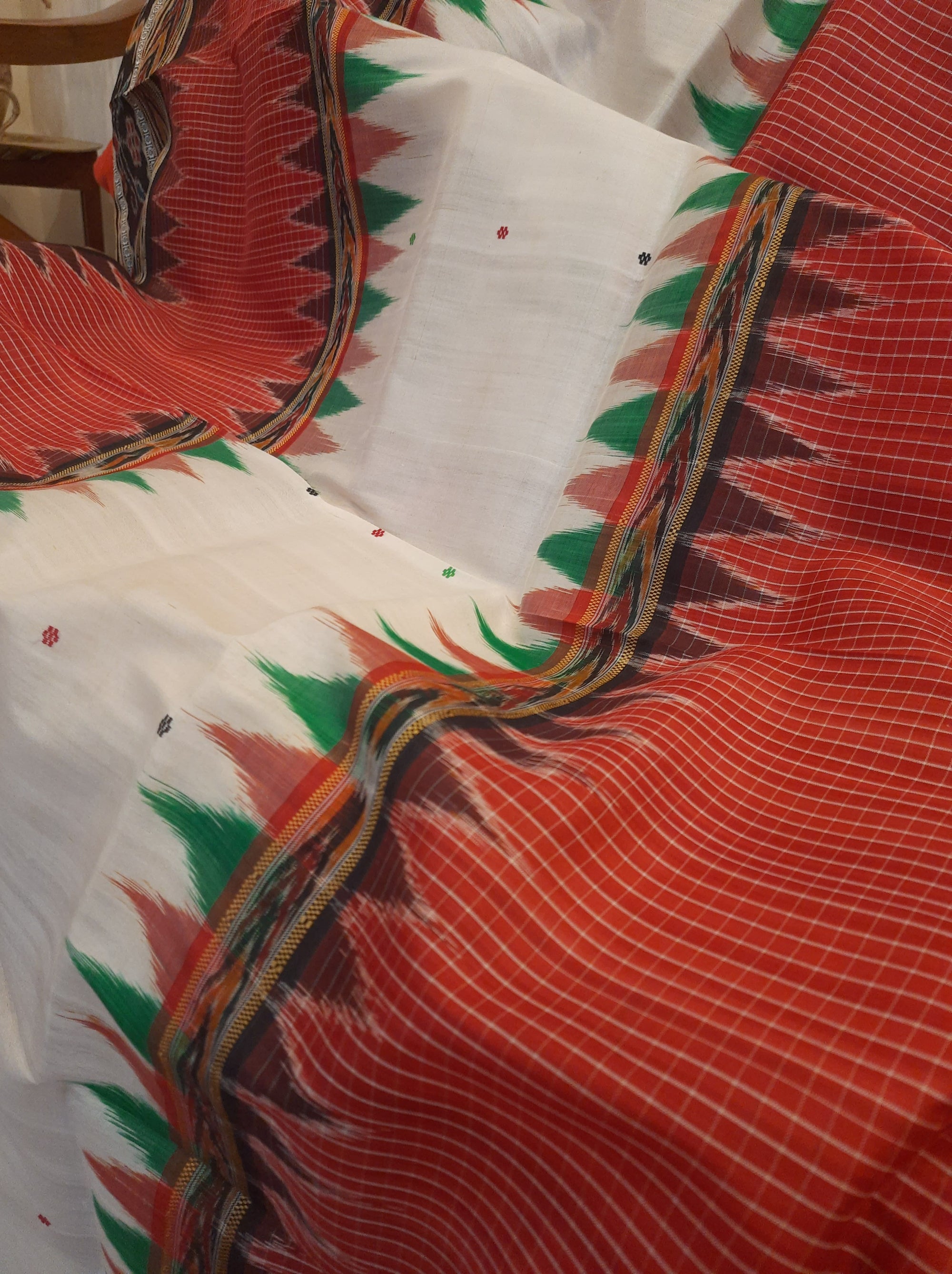 White Sachipar Khandua Pata Silk double border Saree with running blouse piece