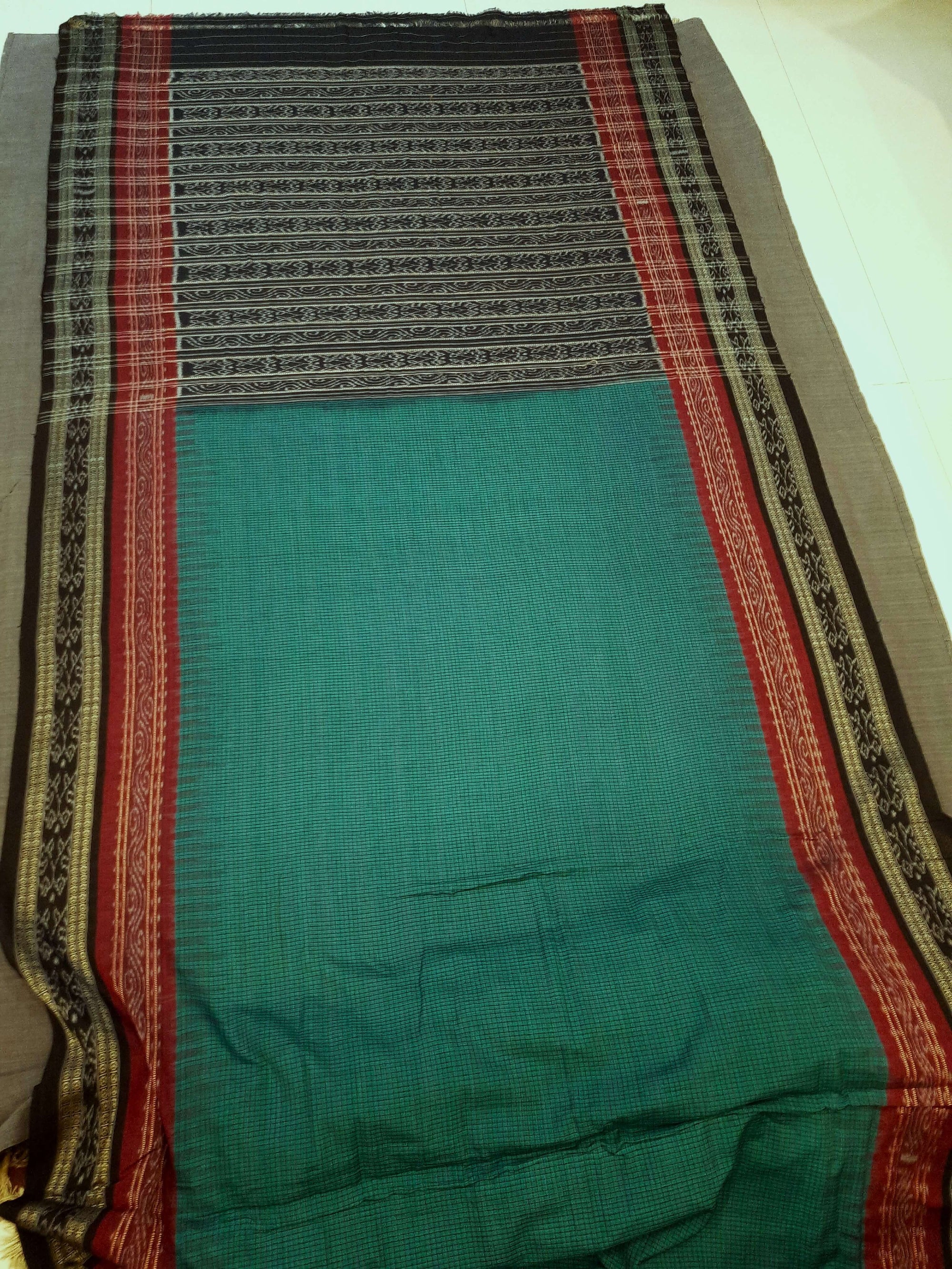 Green double order Sachipar Nuapatna Cotton Ikat saree with sambalpuri ikat blouse piece