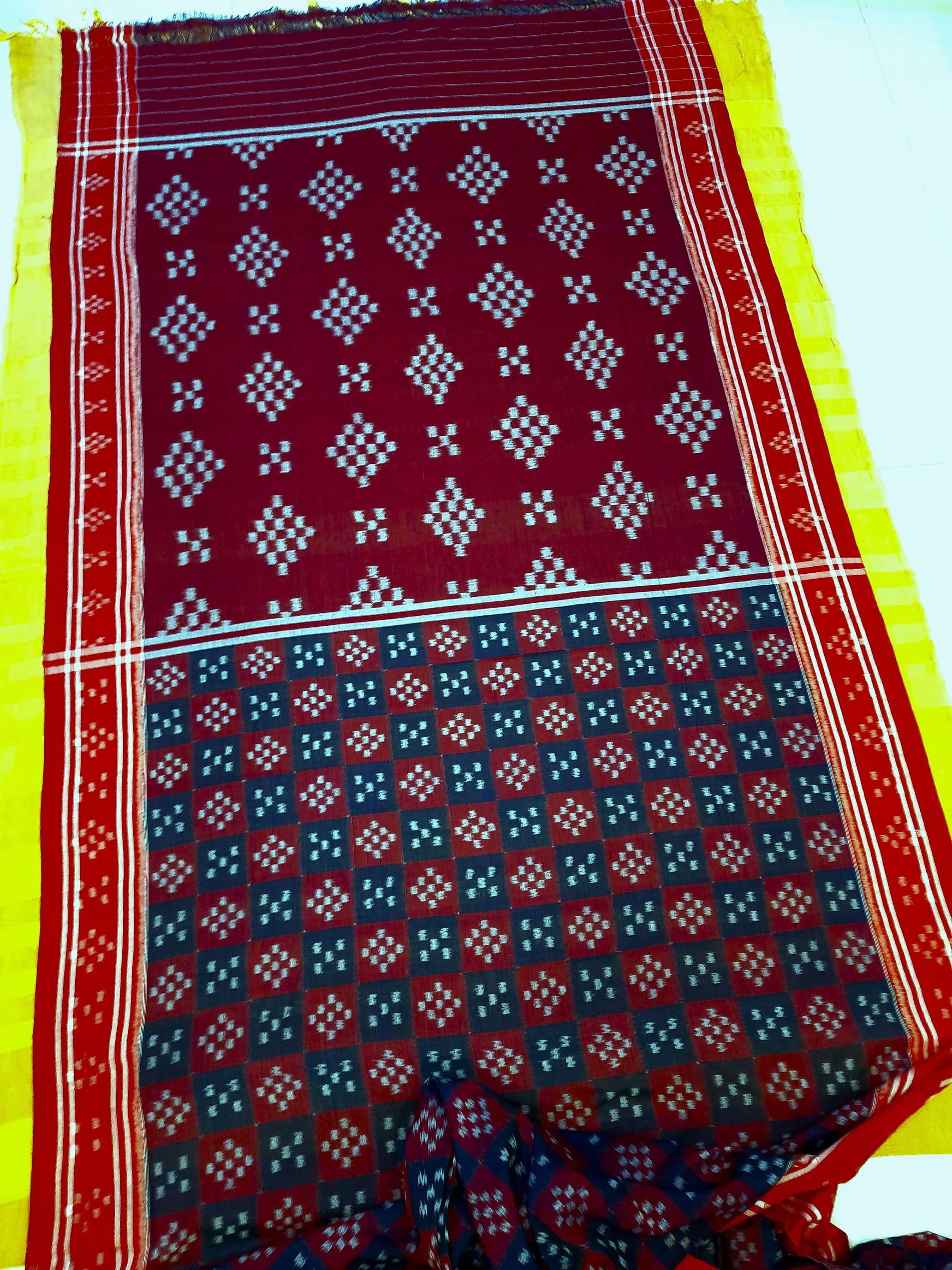 Pasapalli pattern Odisha Ikat saree with cotton ikat blouse piece