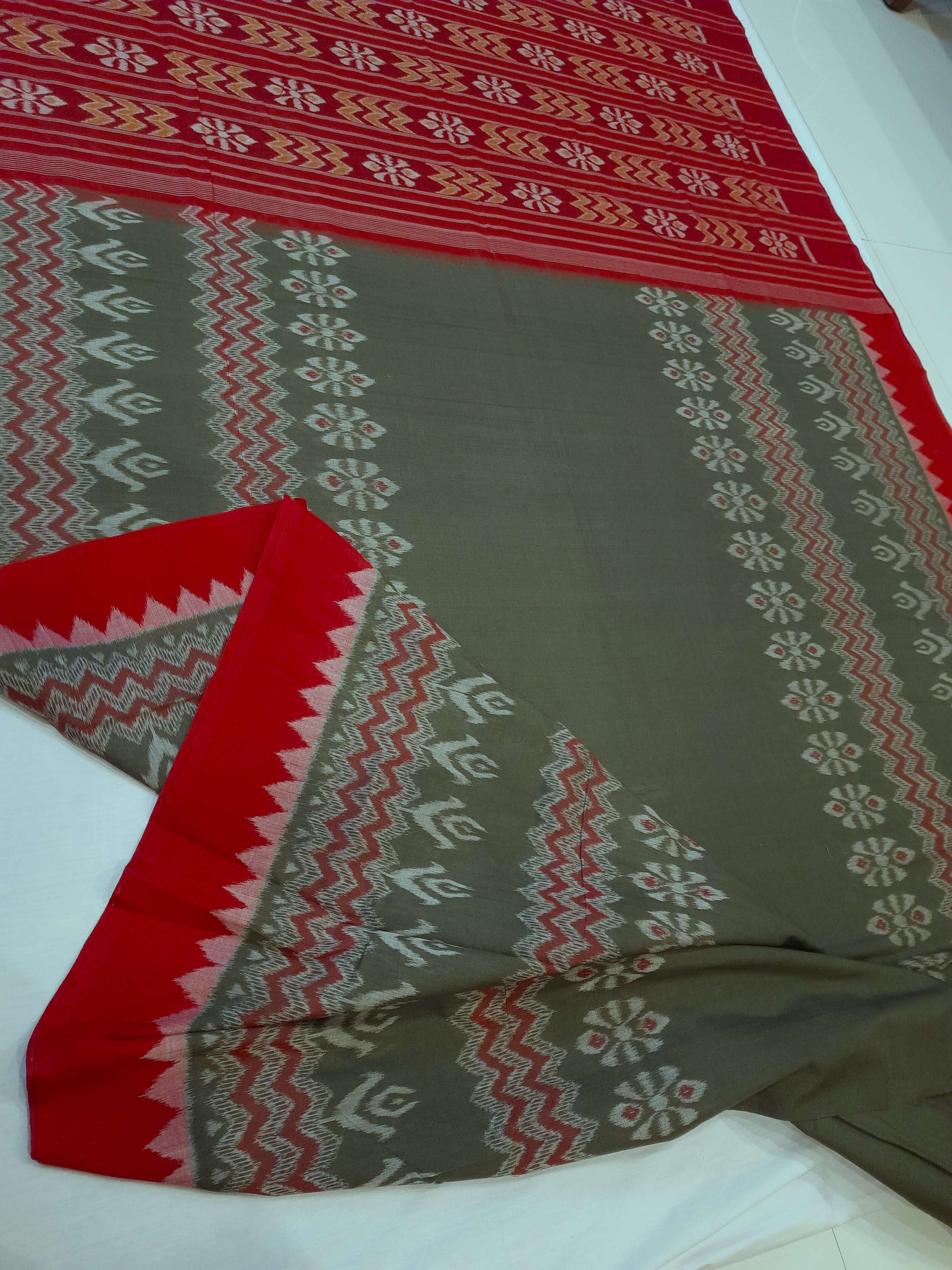 Green cotton Sambalpuri Saree with running blouse piece