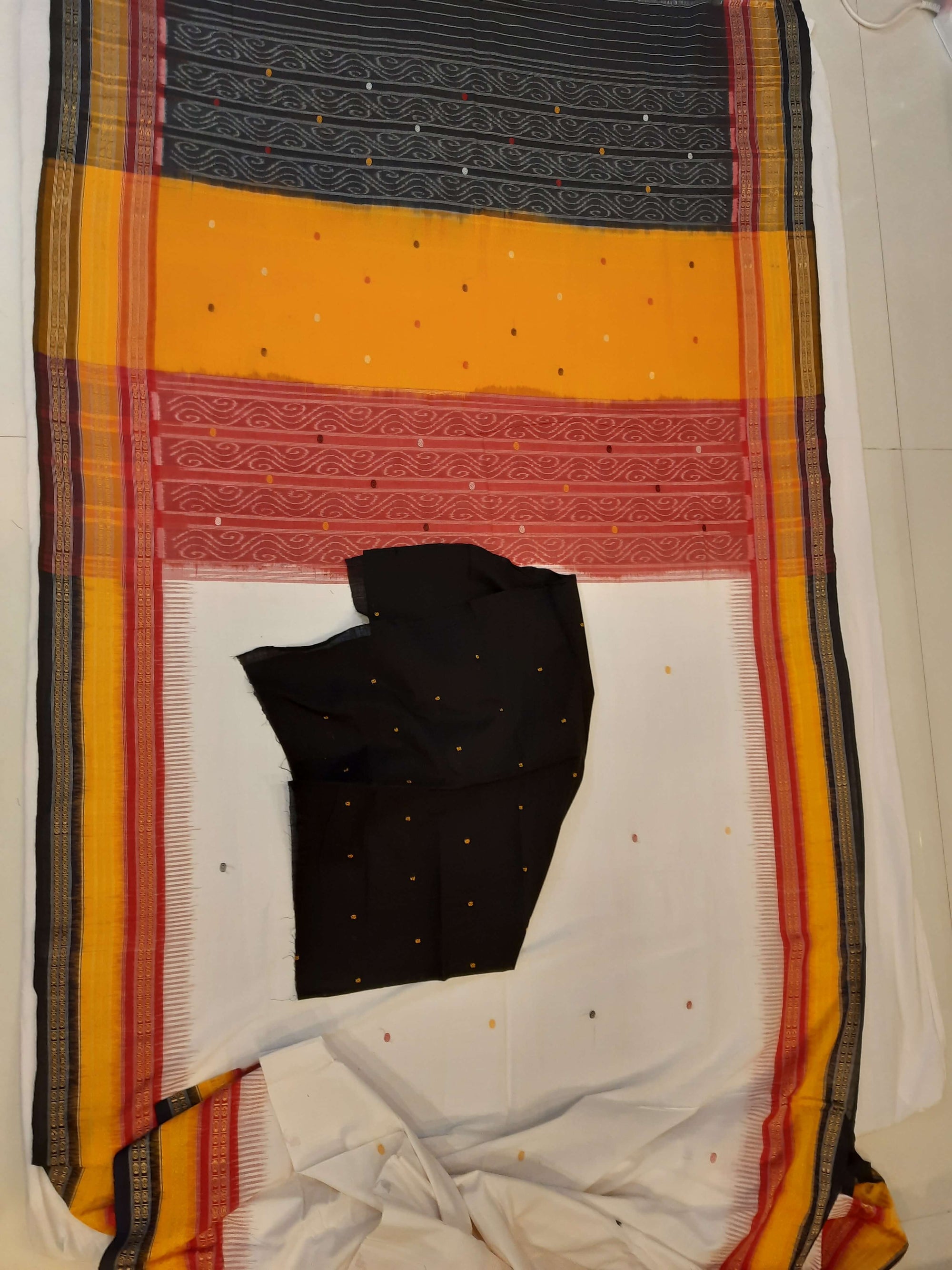 White Kathiphera Odisha Ikat saree with cotton ikat blouse piece