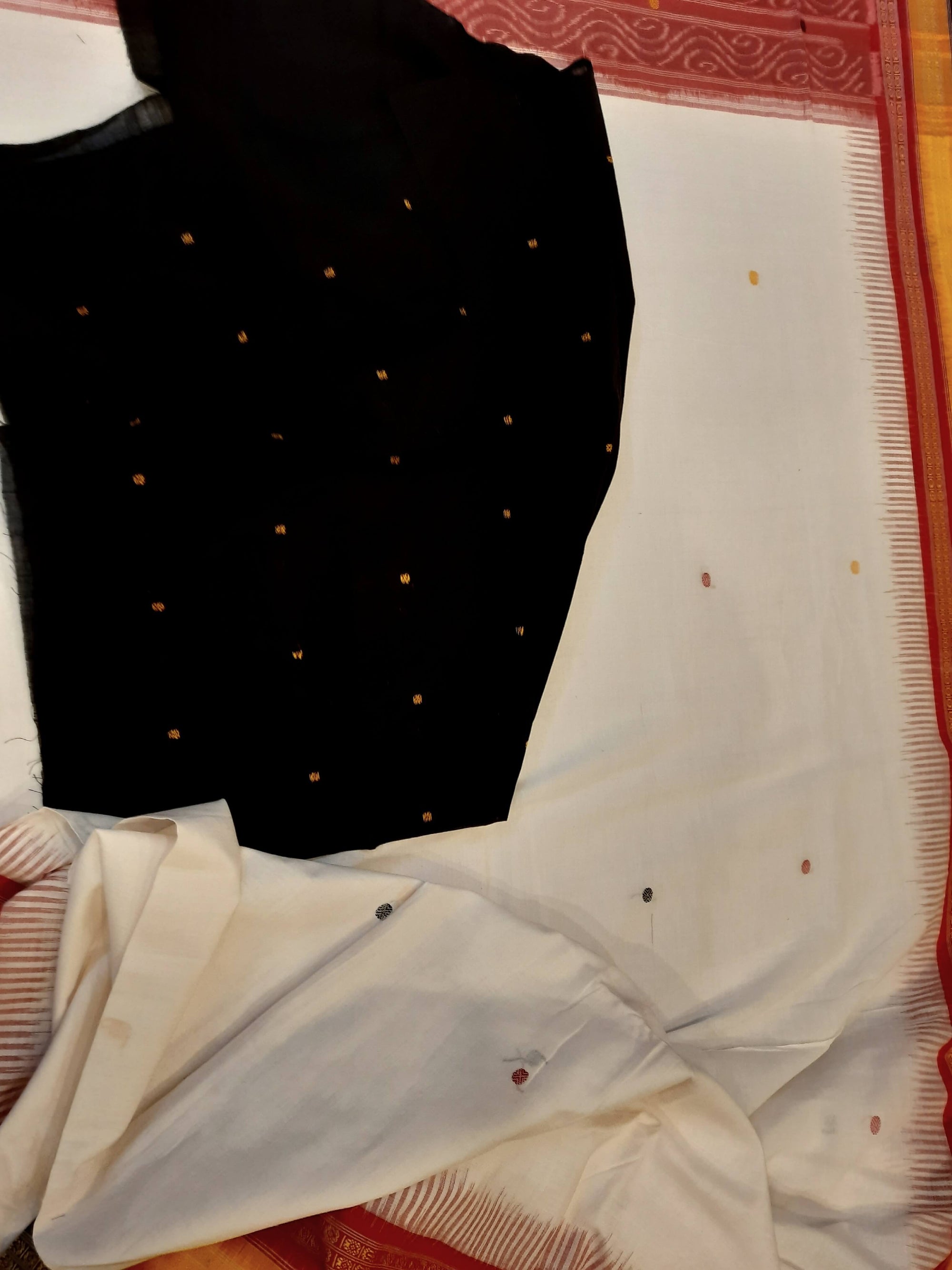 White Kathiphera Odisha Ikat saree with cotton ikat blouse piece