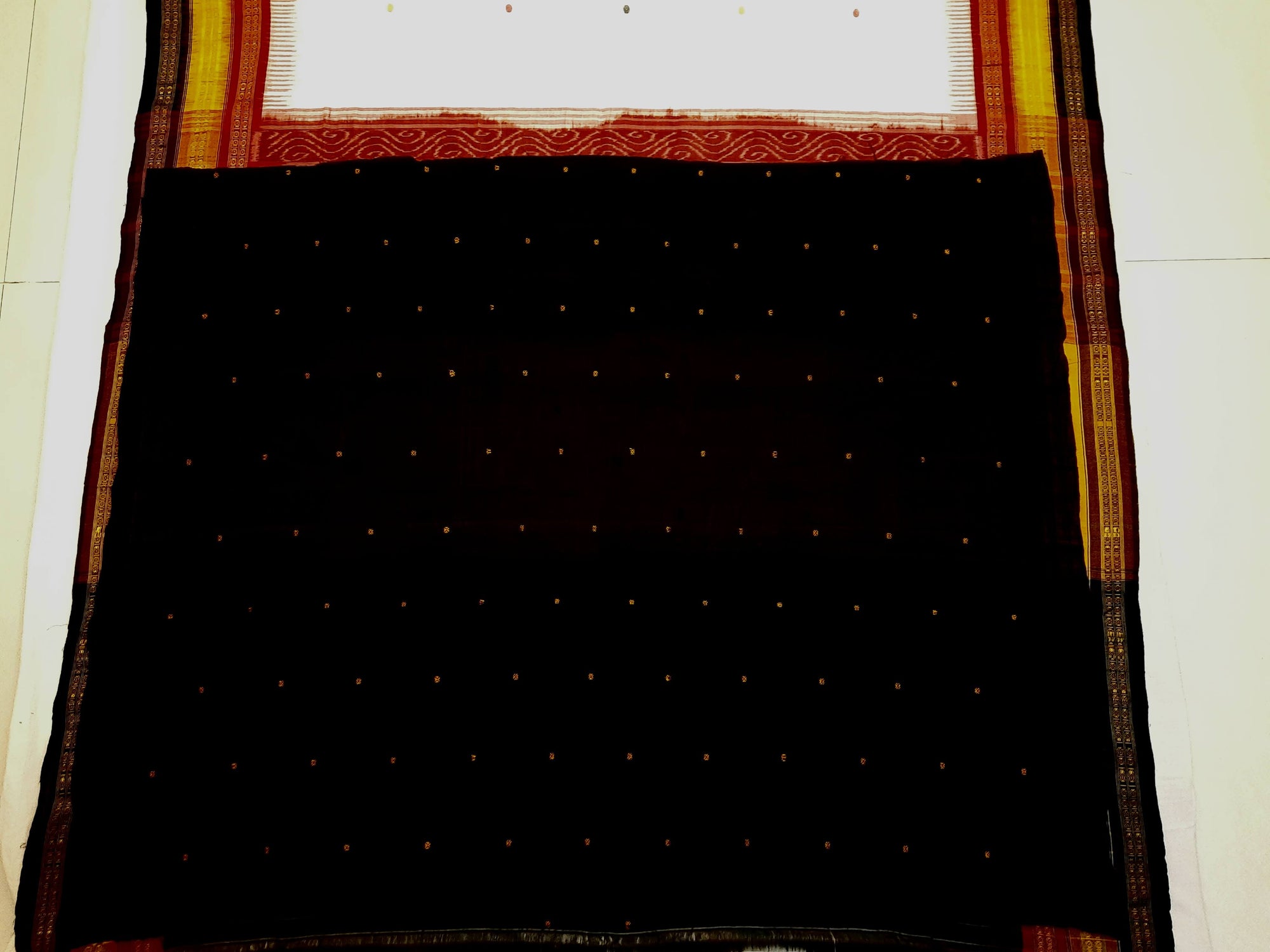 White Kathiphera Odisha Ikat saree with cotton ikat blouse piece