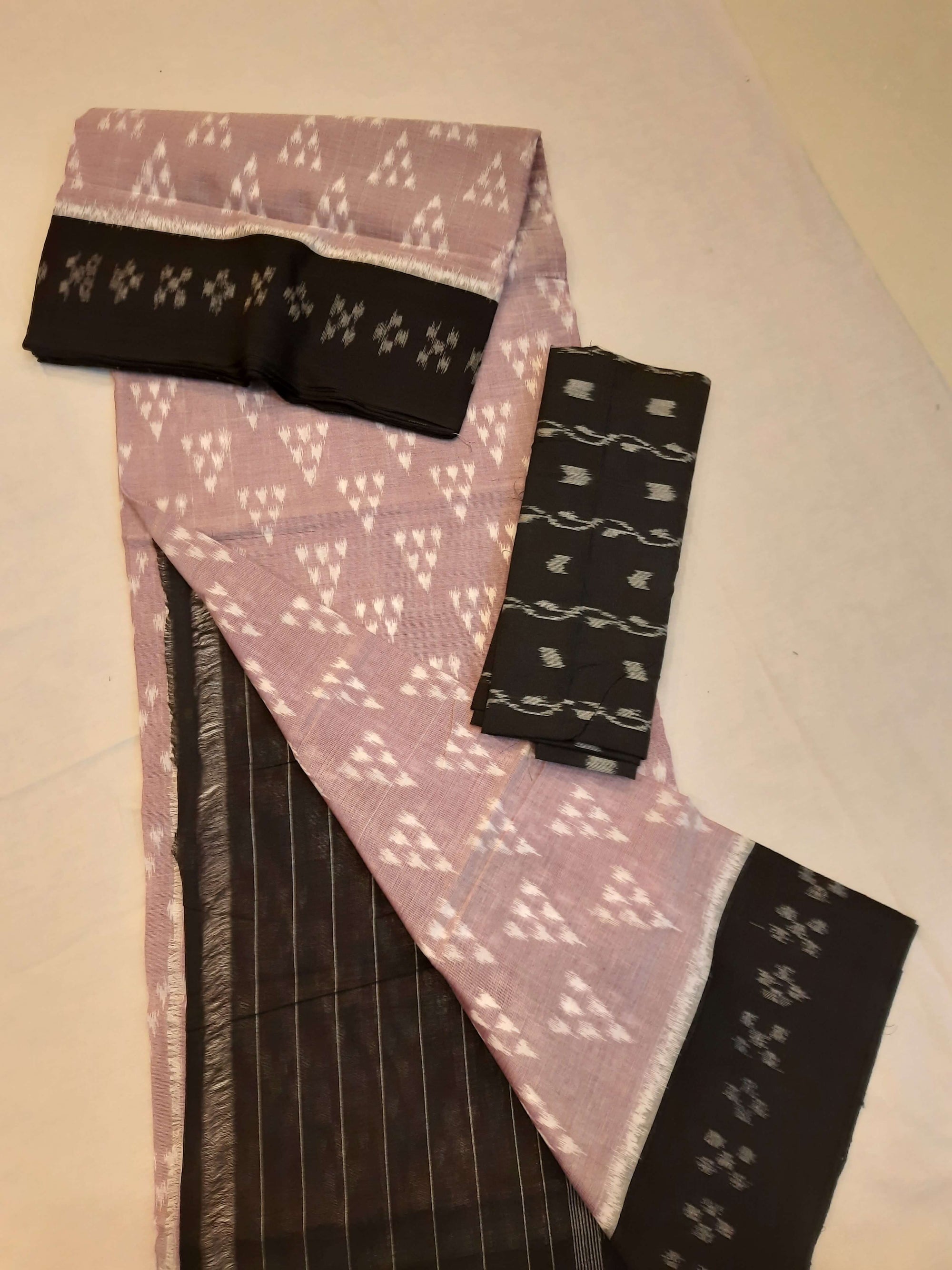 Light Lavender Odisha Ikat saree with cotton ikat blouse piece