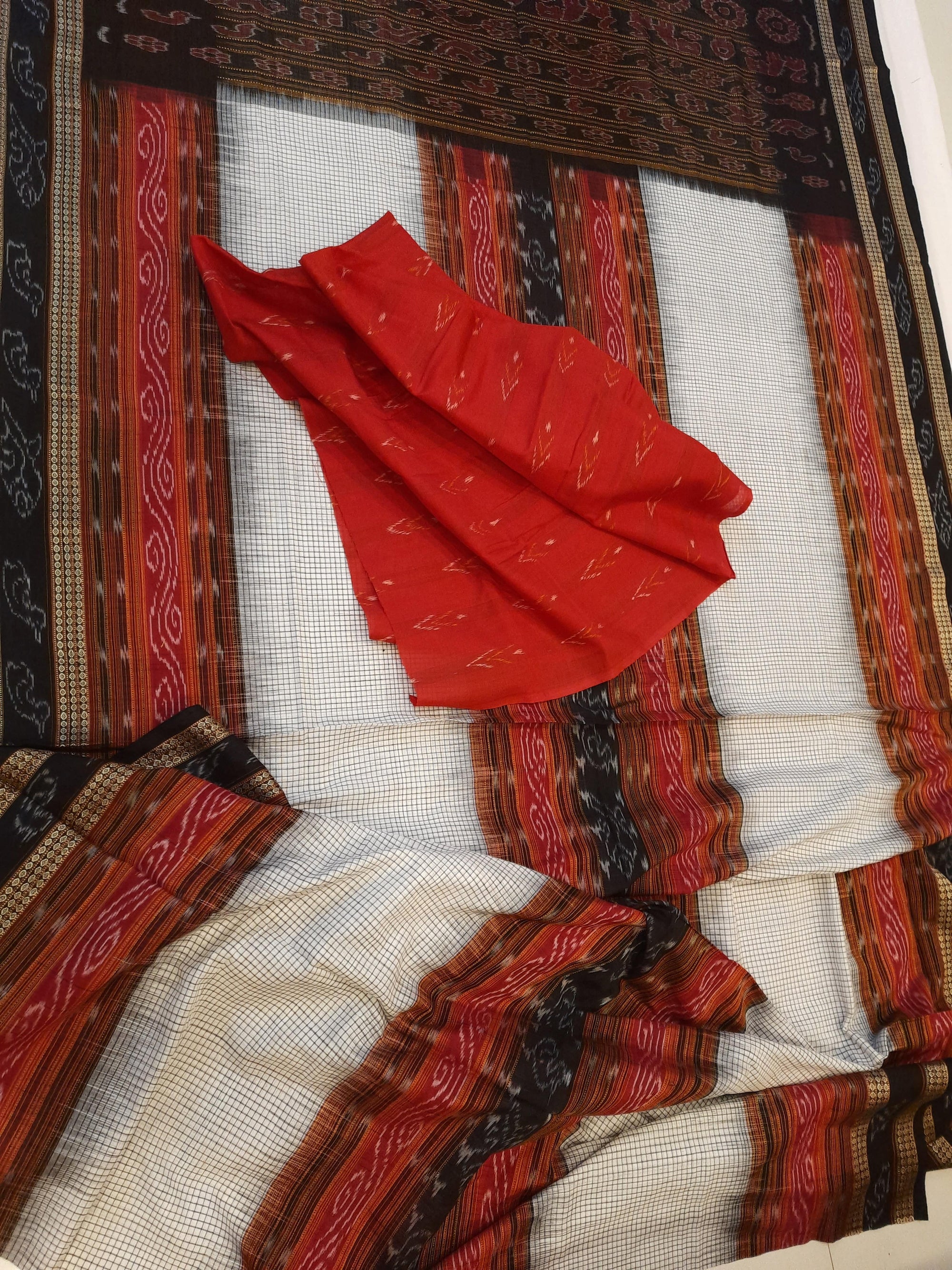 Off-white Sambalpuri Sachipar Cotton Saree with cotton ikat blouse piece