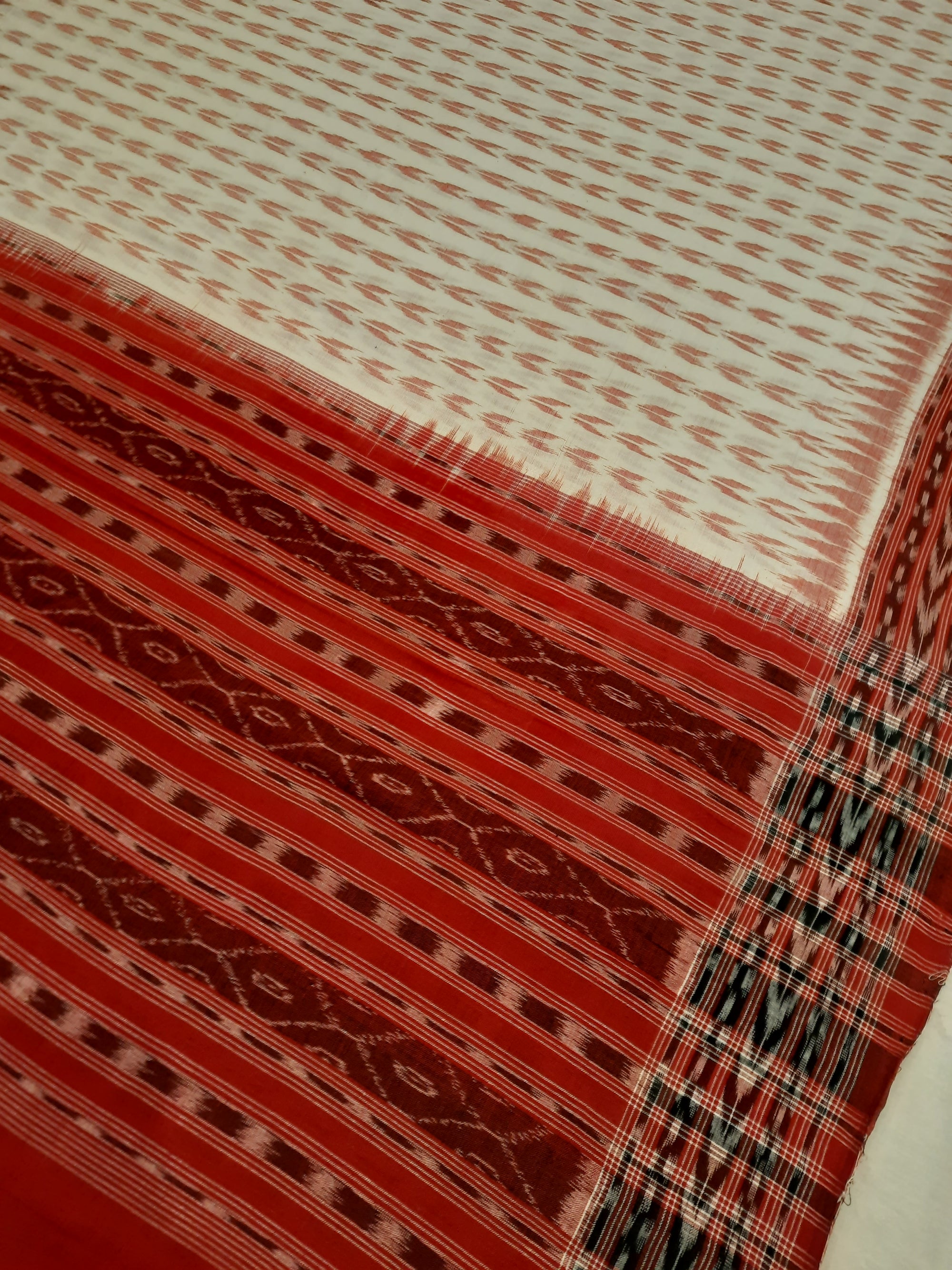 White and Red Cotton Sambalpuri Dupatta