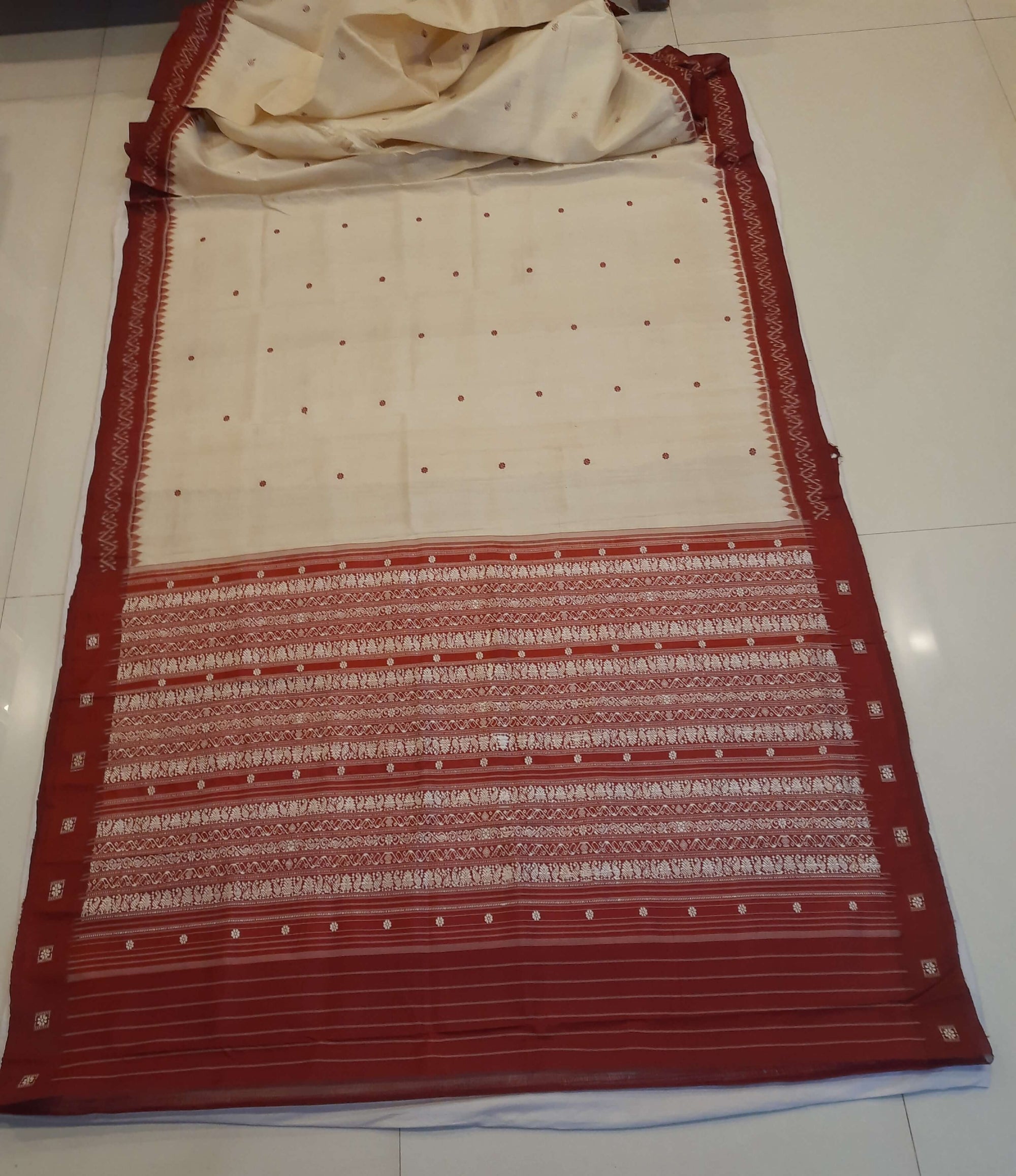 Offwhite with Maroon Sambalpuri Silk Saree with running plain blouse piece
