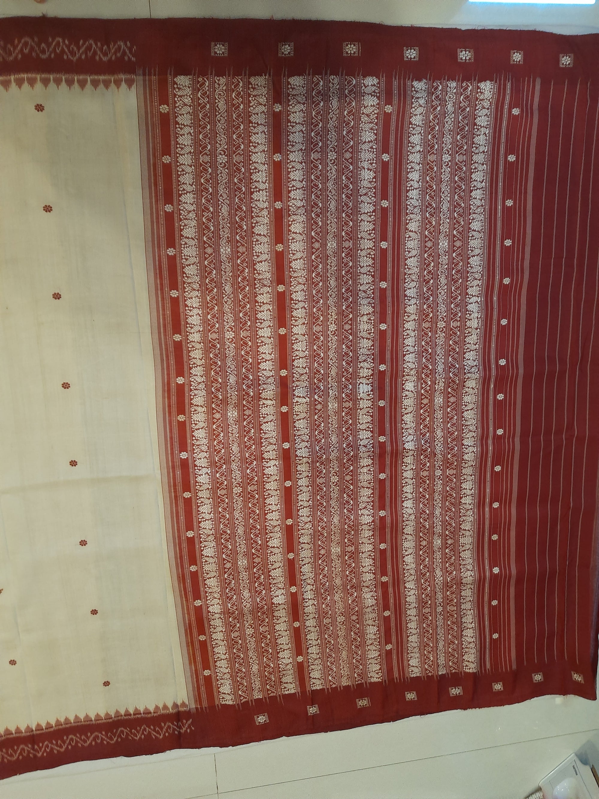 Offwhite with Maroon Sambalpuri Silk Saree with running plain blouse piece
