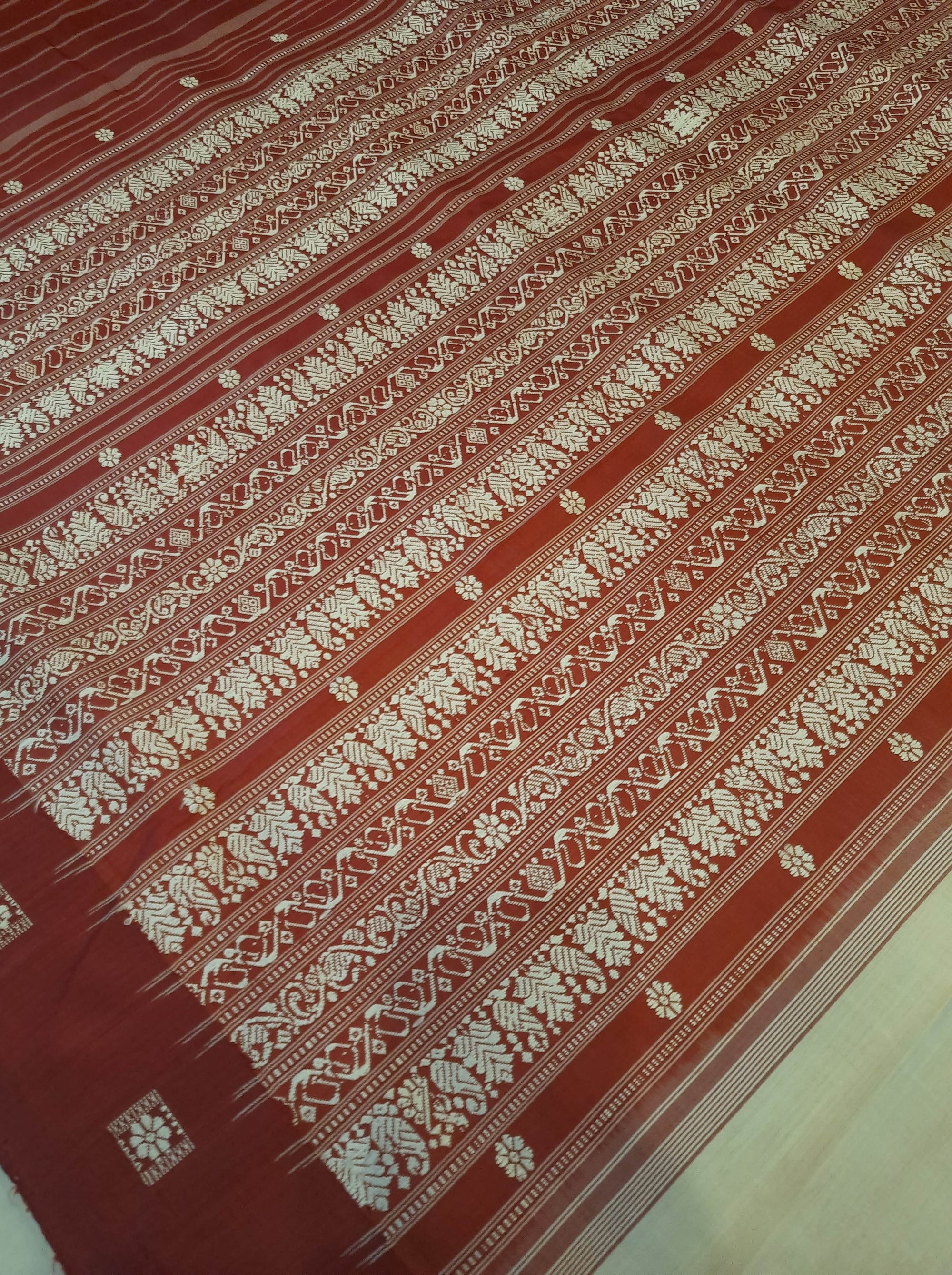 Offwhite with Maroon Sambalpuri Silk Saree with running plain blouse piece