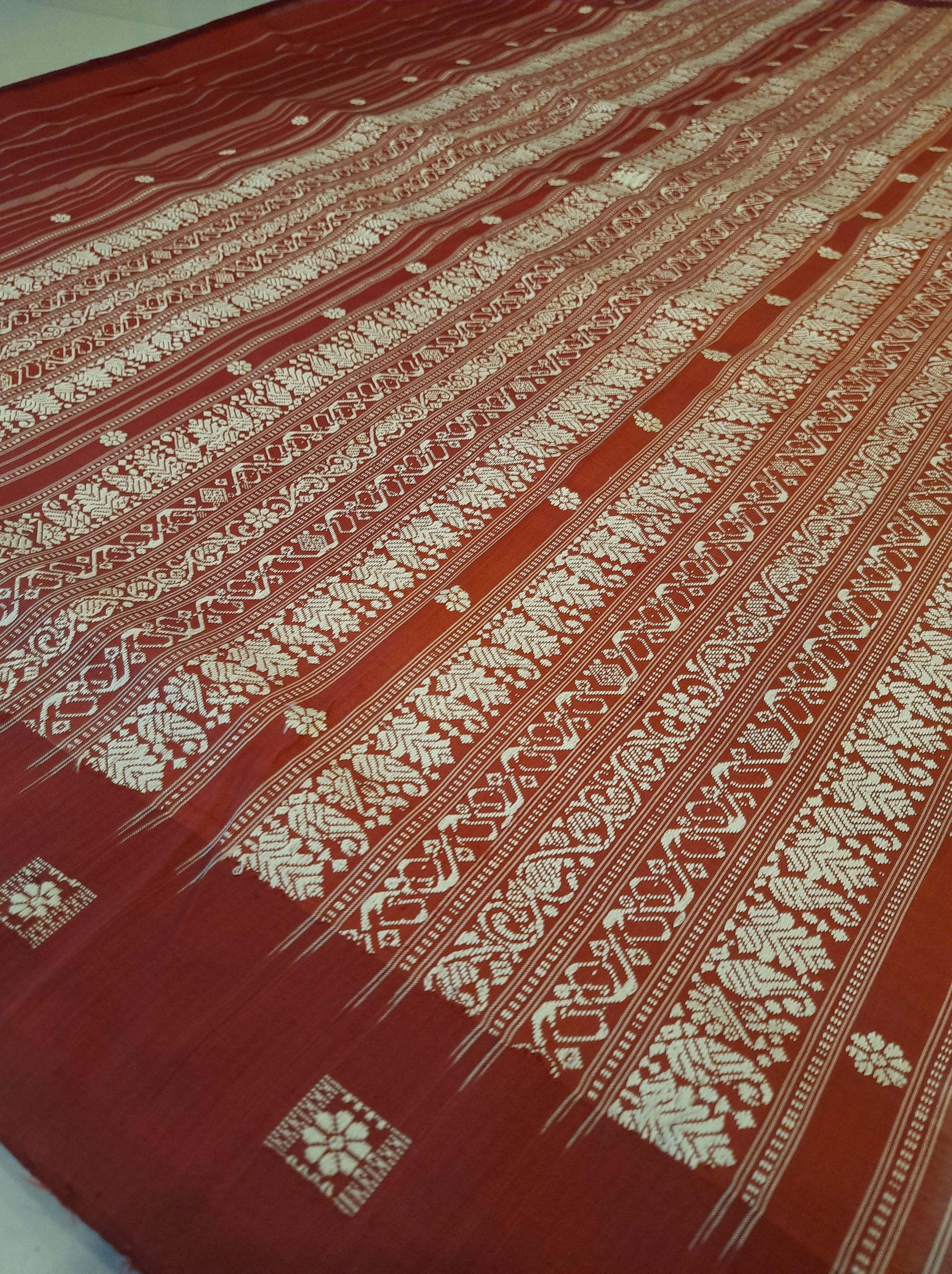 Offwhite with Maroon Sambalpuri Silk Saree with running plain blouse piece