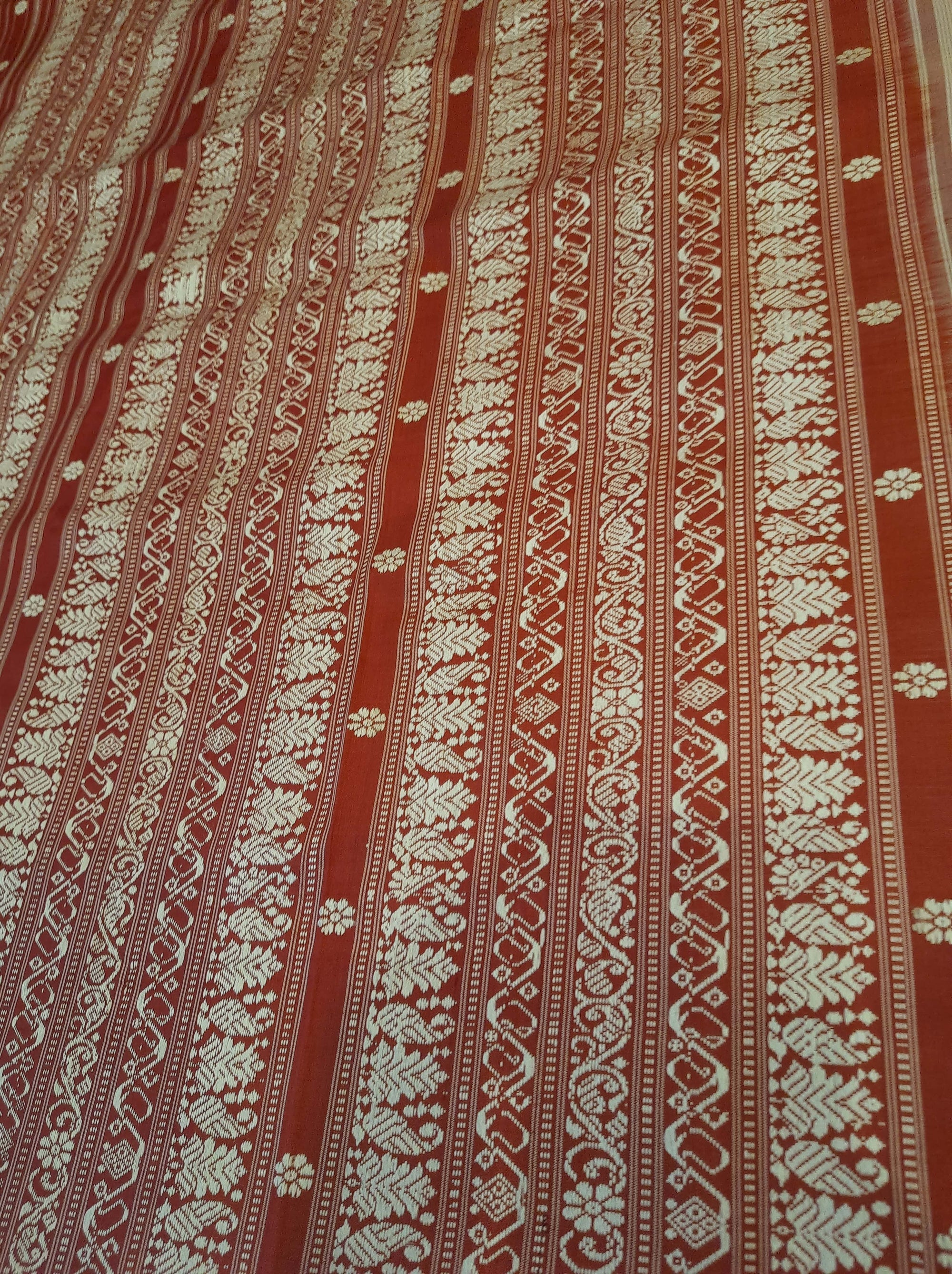 Offwhite with Maroon Sambalpuri Silk Saree with running plain blouse piece