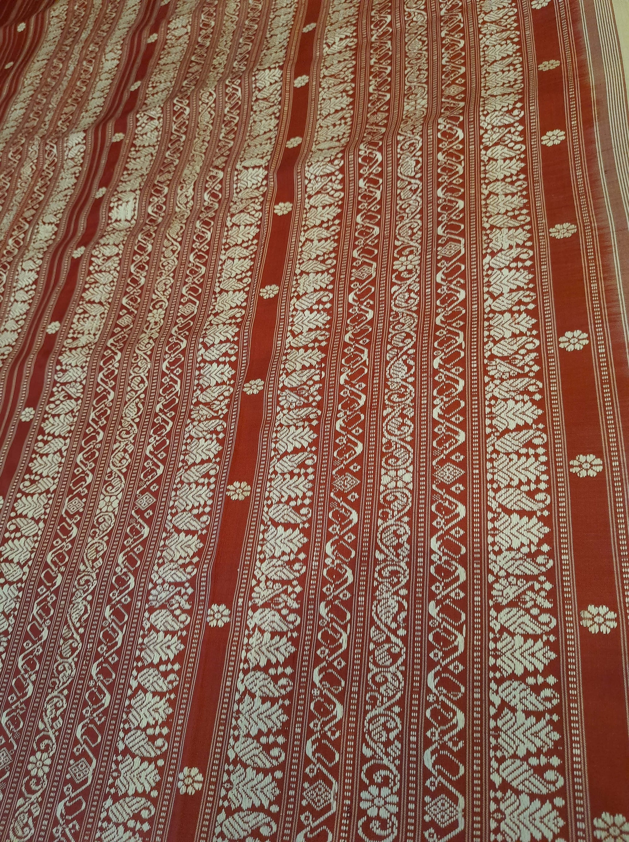 Offwhite with Maroon Sambalpuri Silk Saree with running plain blouse piece