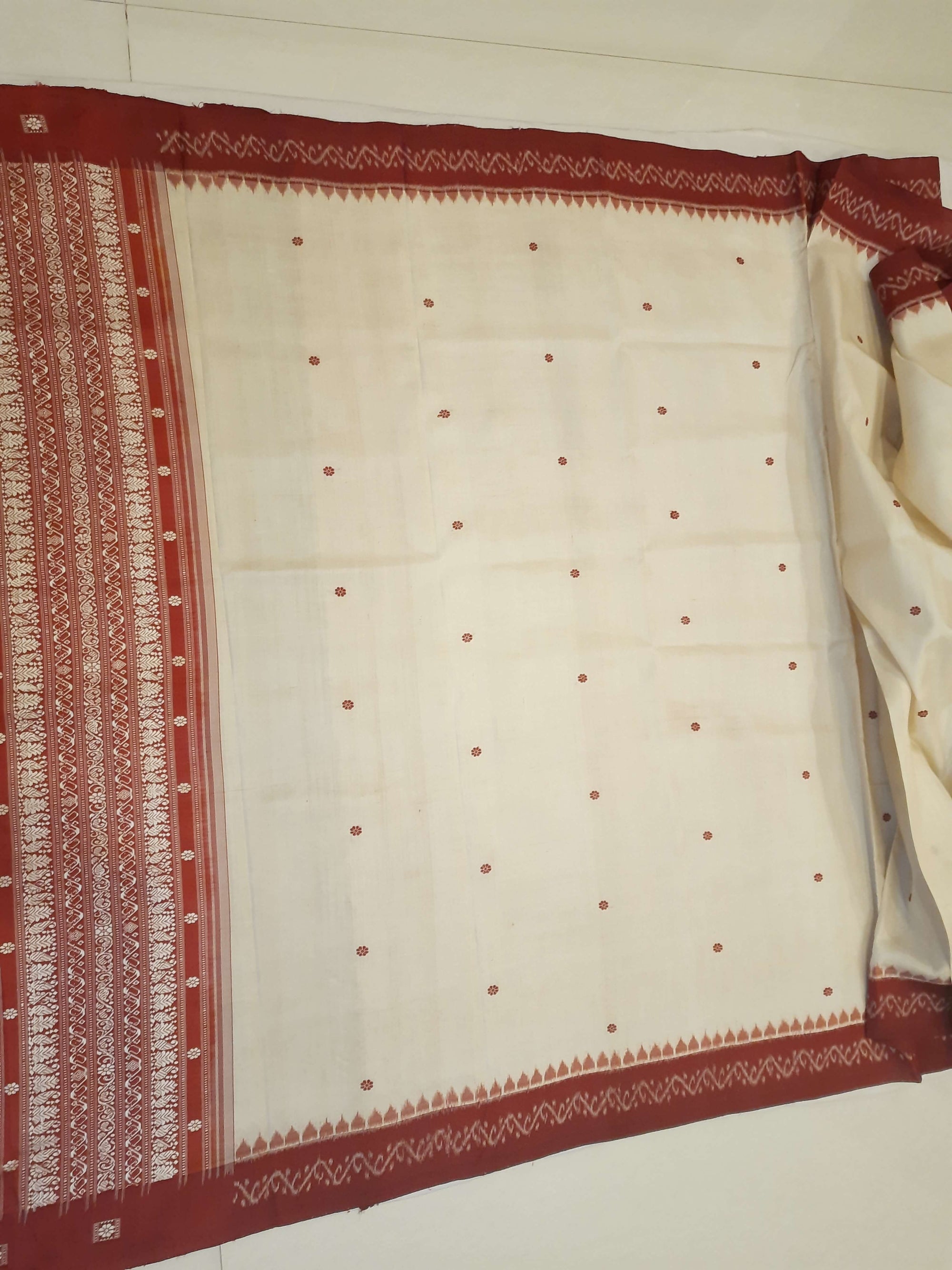 Offwhite with Maroon Sambalpuri Silk Saree with running plain blouse piece