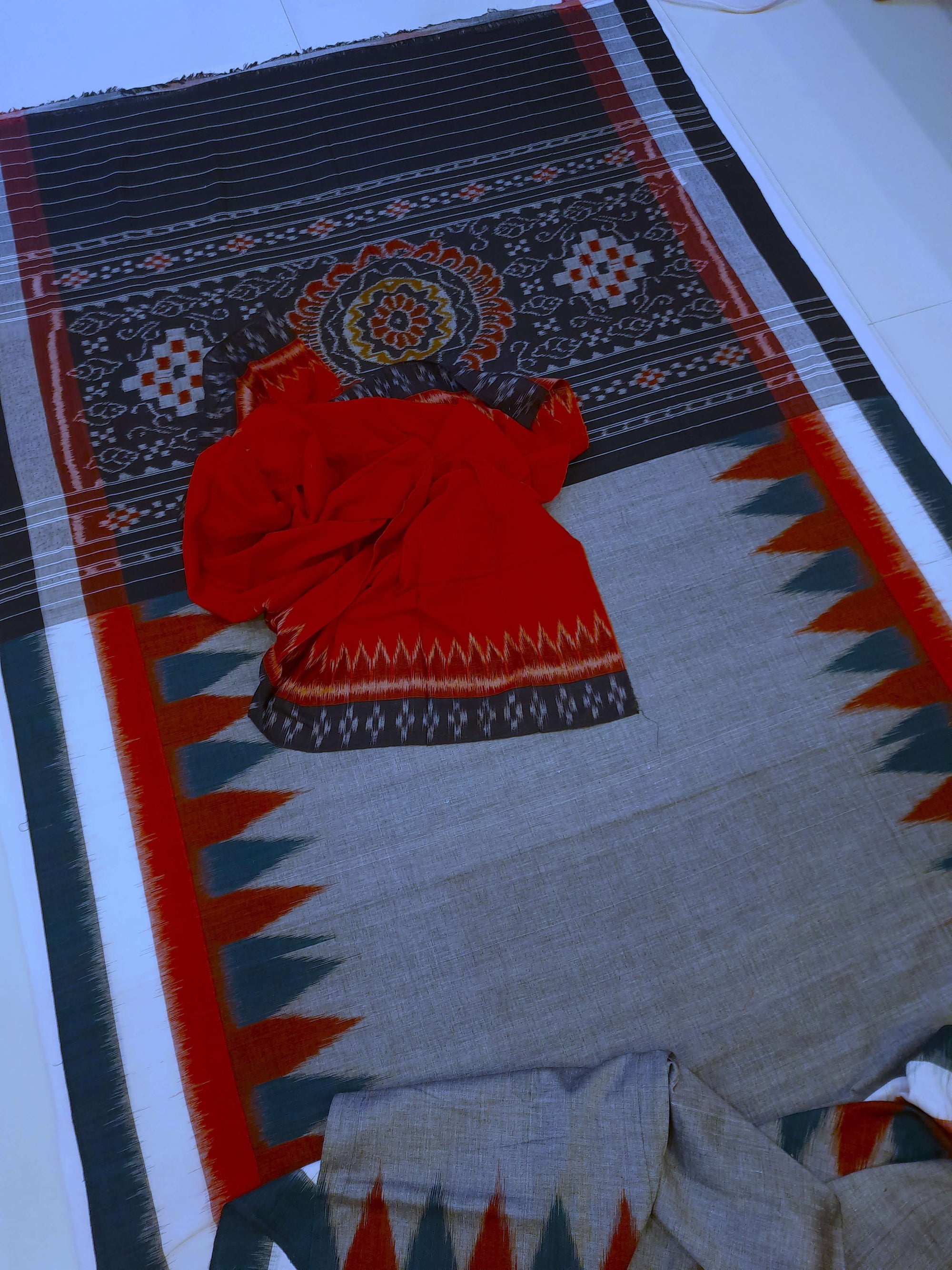 Grey double border Cotton Odisha Ikat saree with cotton ikat blouse piece