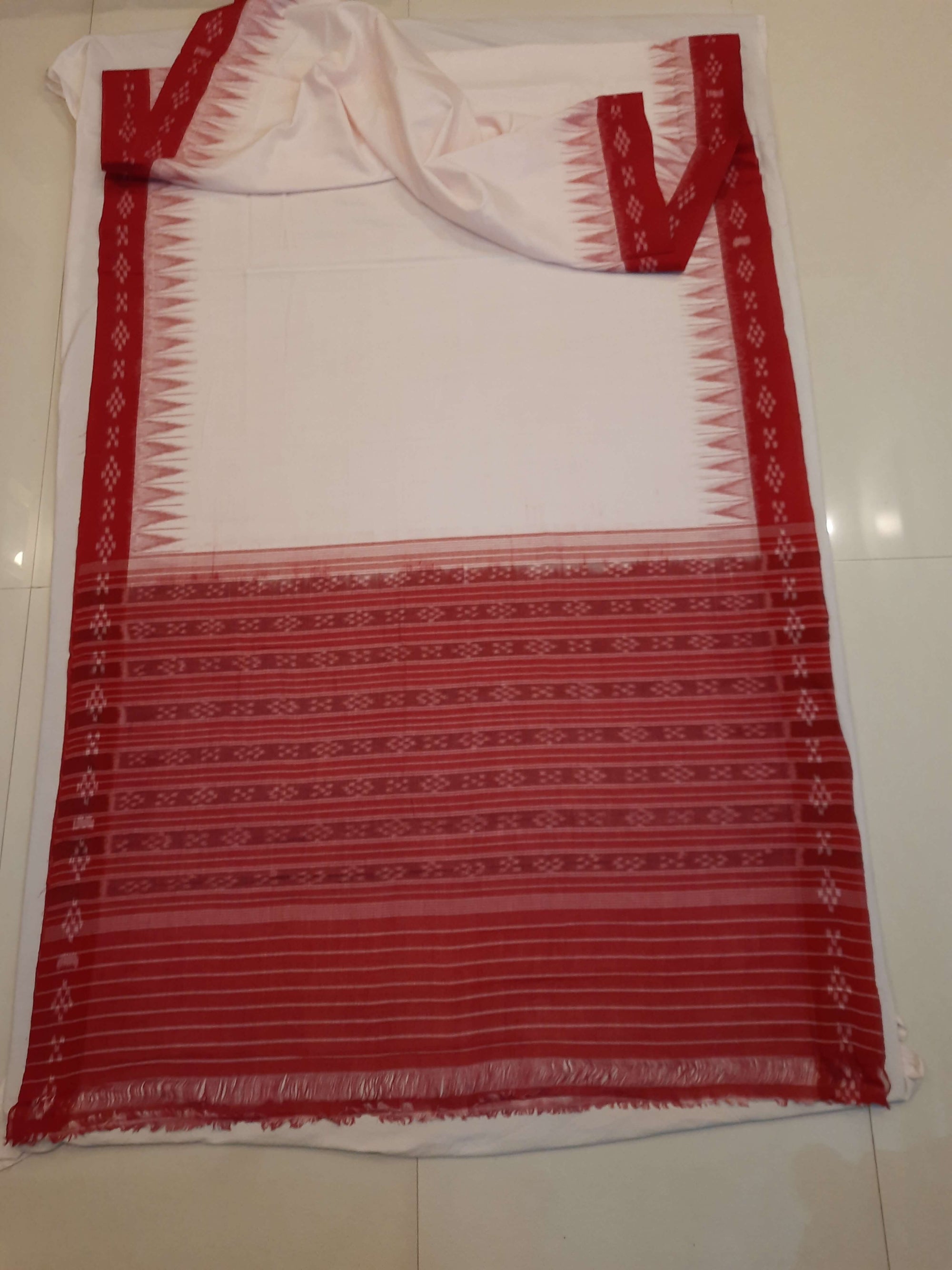 White with Red Cotton Odisha Ikat saree with cotton ikat blouse piece