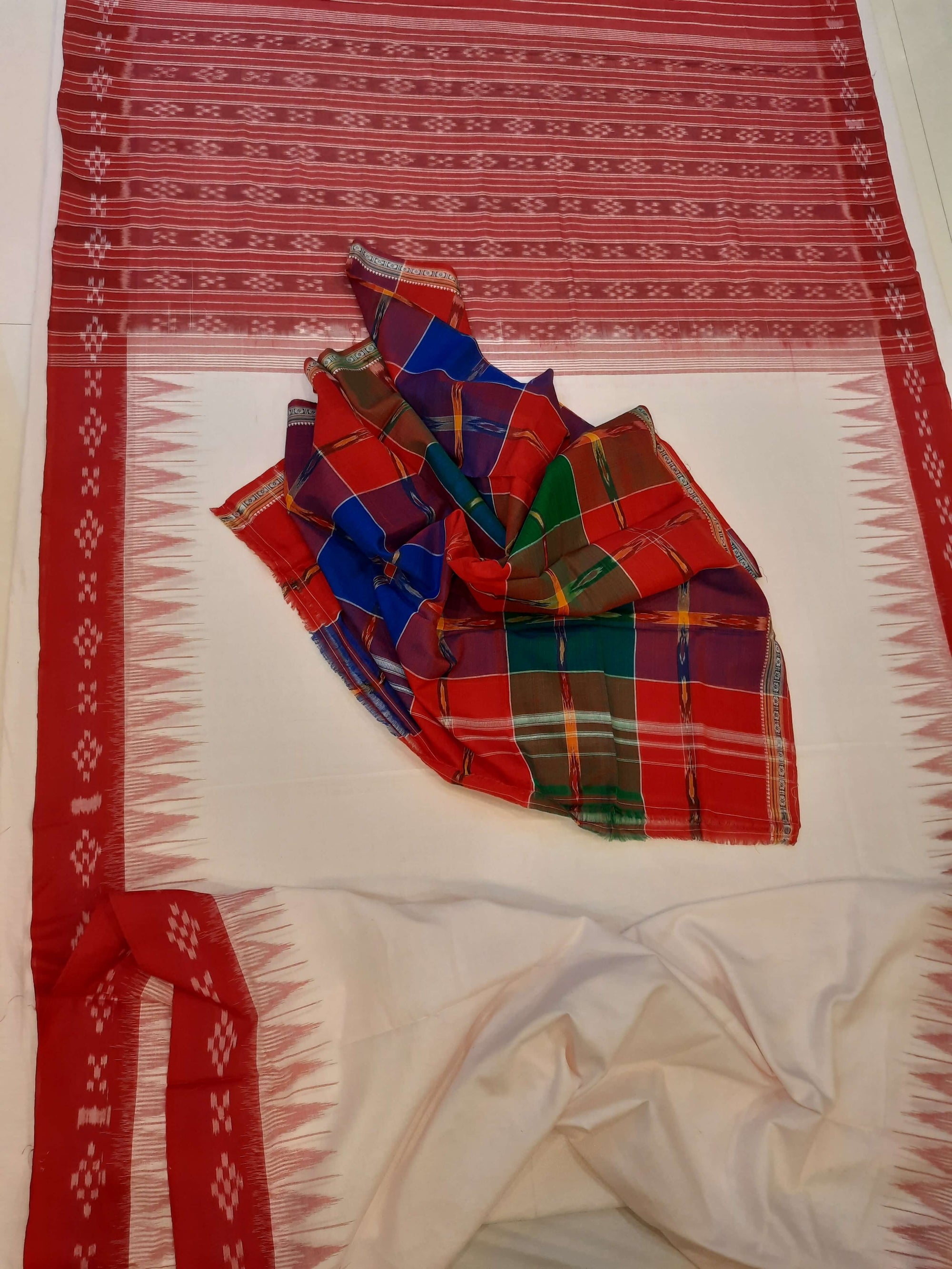 White with Red Cotton Odisha Ikat saree with cotton ikat blouse piece