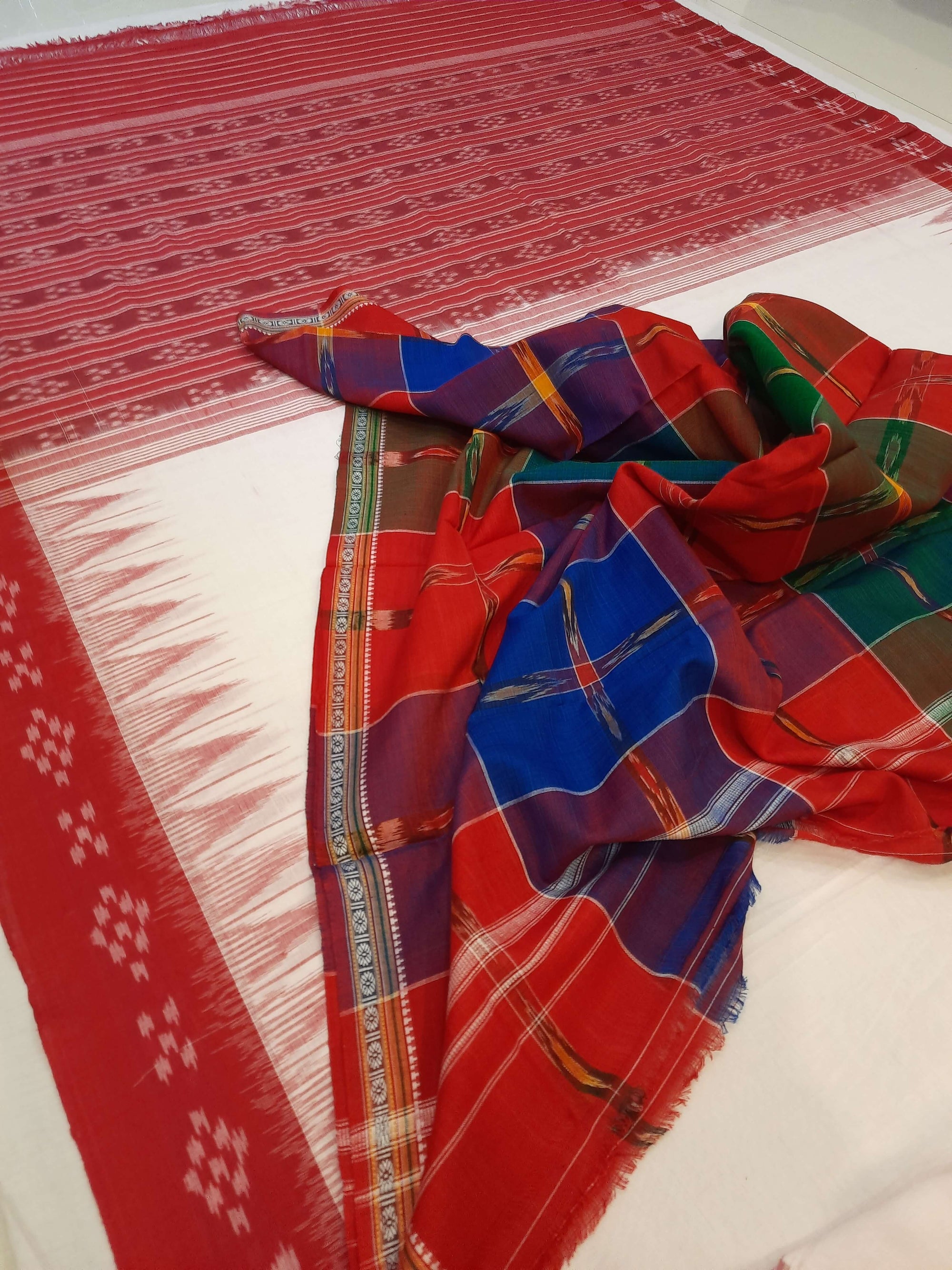 White with Red Cotton Odisha Ikat saree with cotton ikat blouse piece