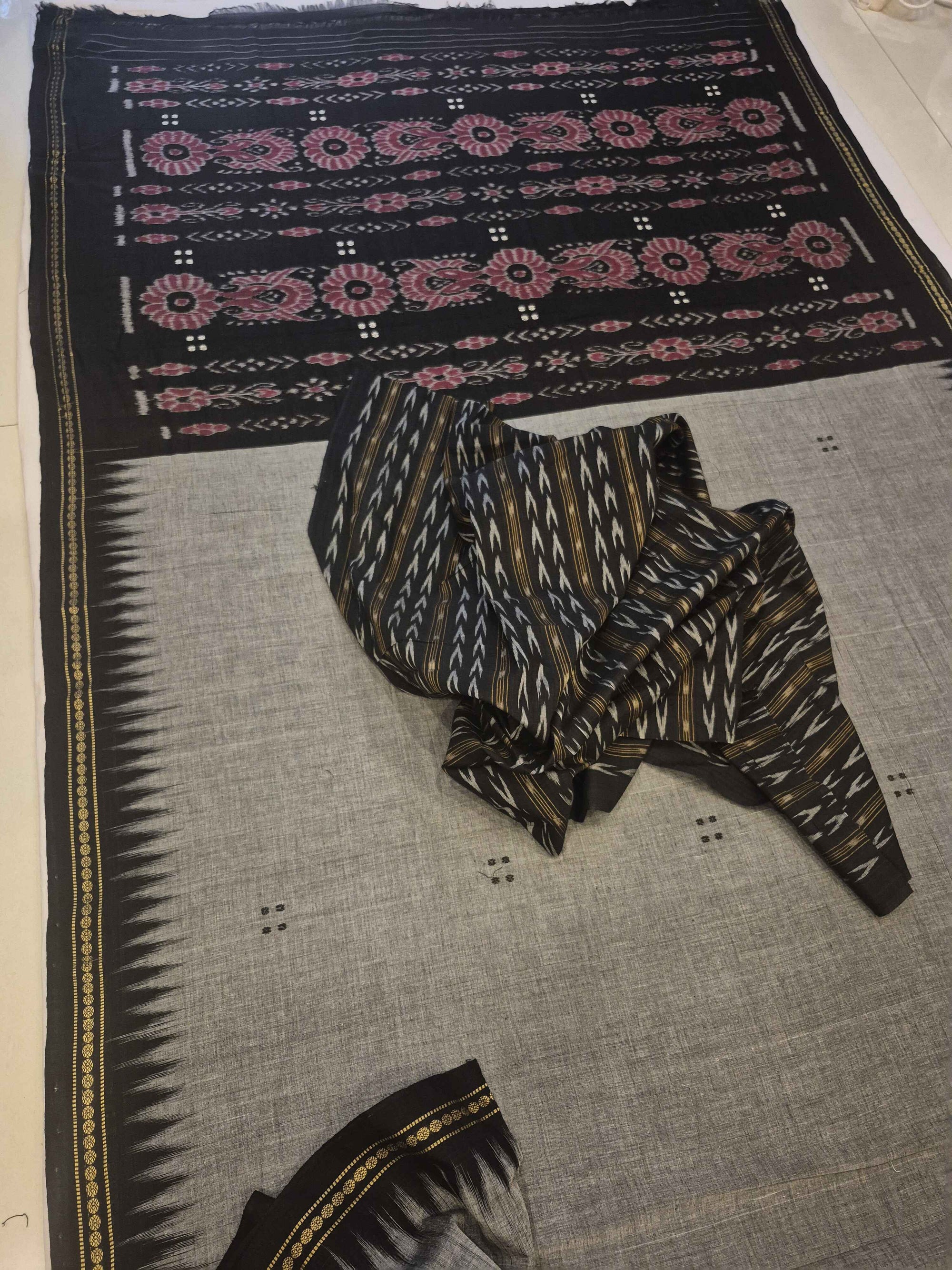 Grey Ekphulia Pattern Odisha Ikat Cotton Saree with cotton ikat blouse piece