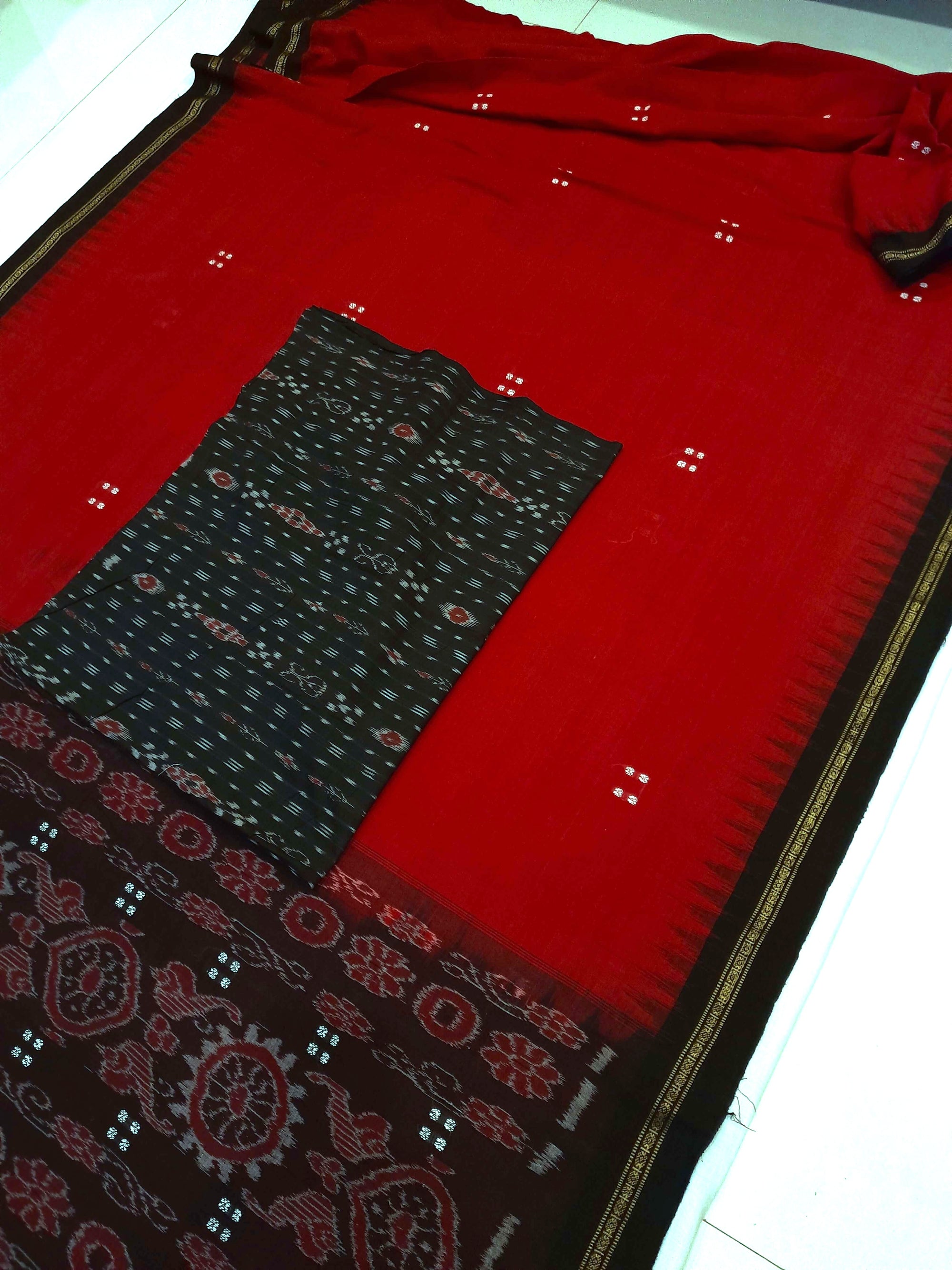 Red Ekphulia Pattern Odisha Ikat Cotton Saree with cotton ikat blouse piece