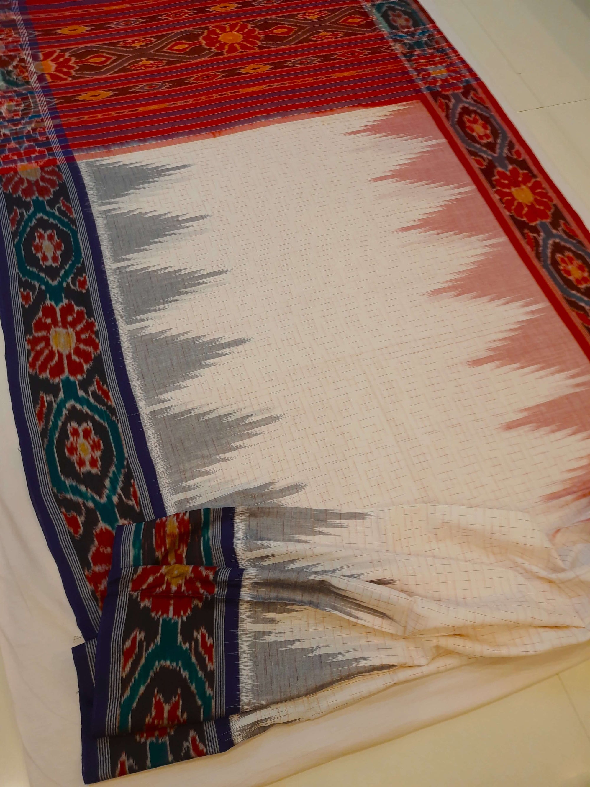 White Ganga Jamuna border Cotton Odisha Ikat saree with cotton ikat blouse piece