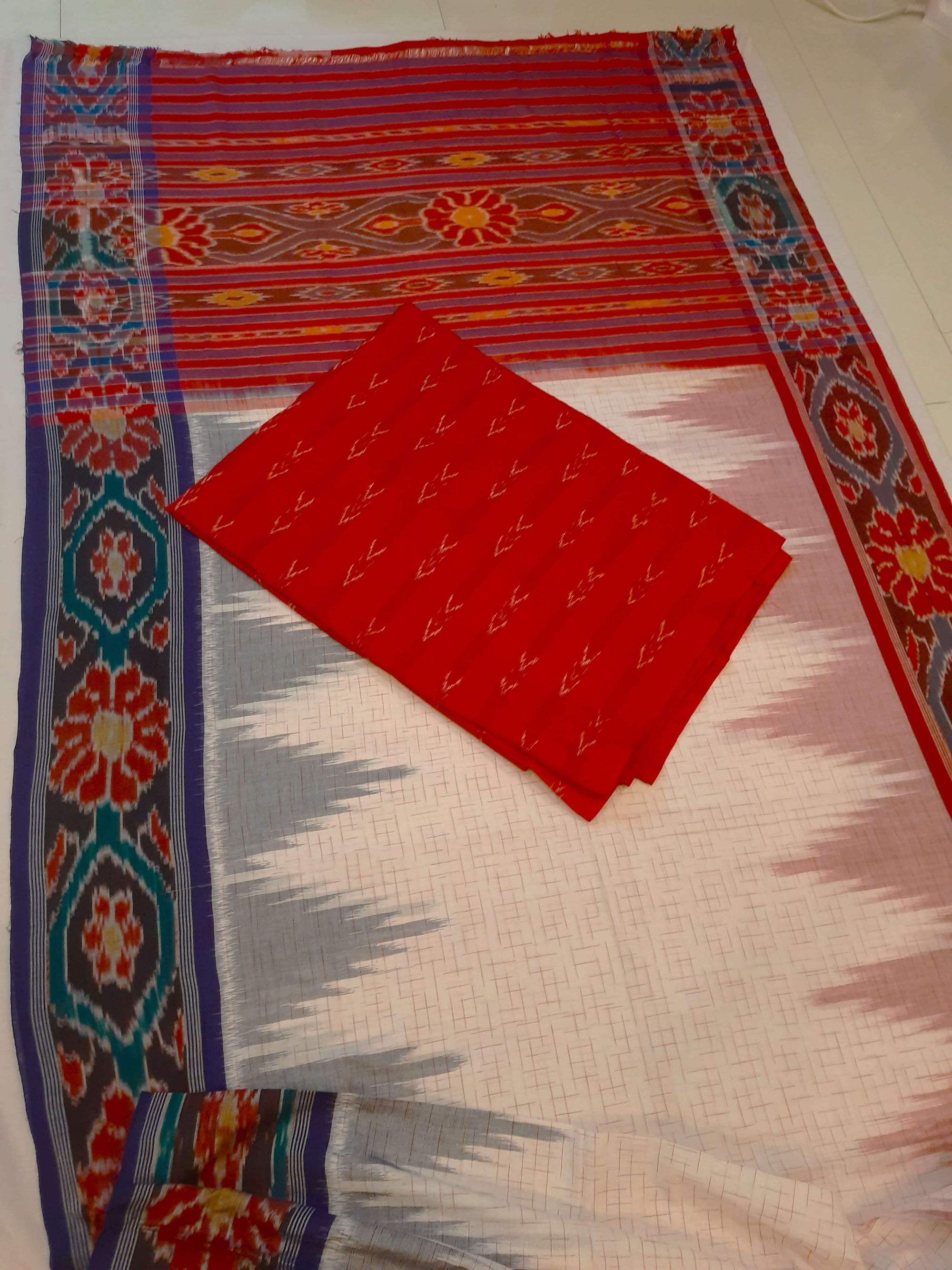 White Ganga Jamuna border Cotton Odisha Ikat saree with cotton ikat blouse piece