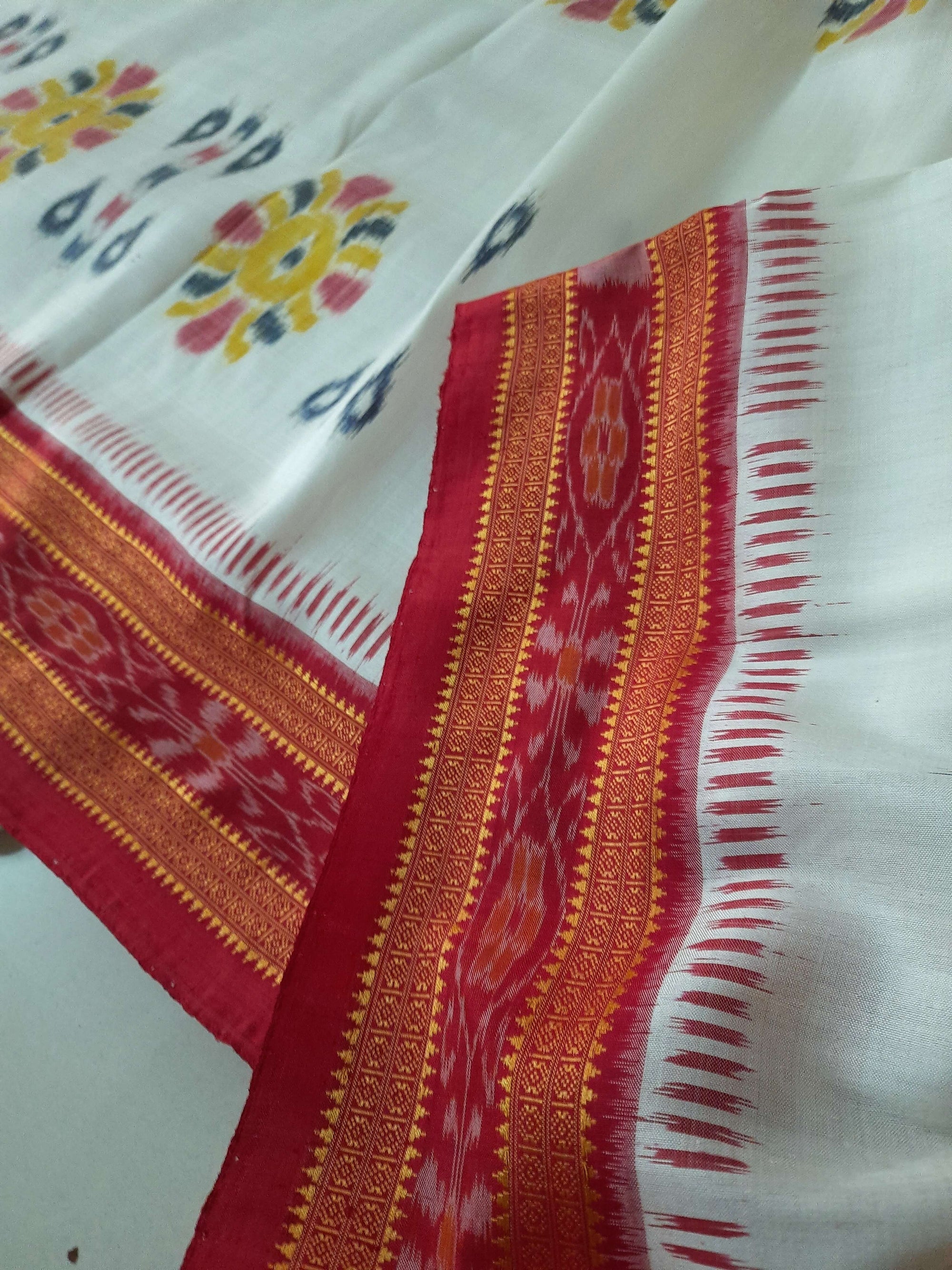 Off-white Odisha Khandua Pata Silk Saree with cotton ikat blouse piece