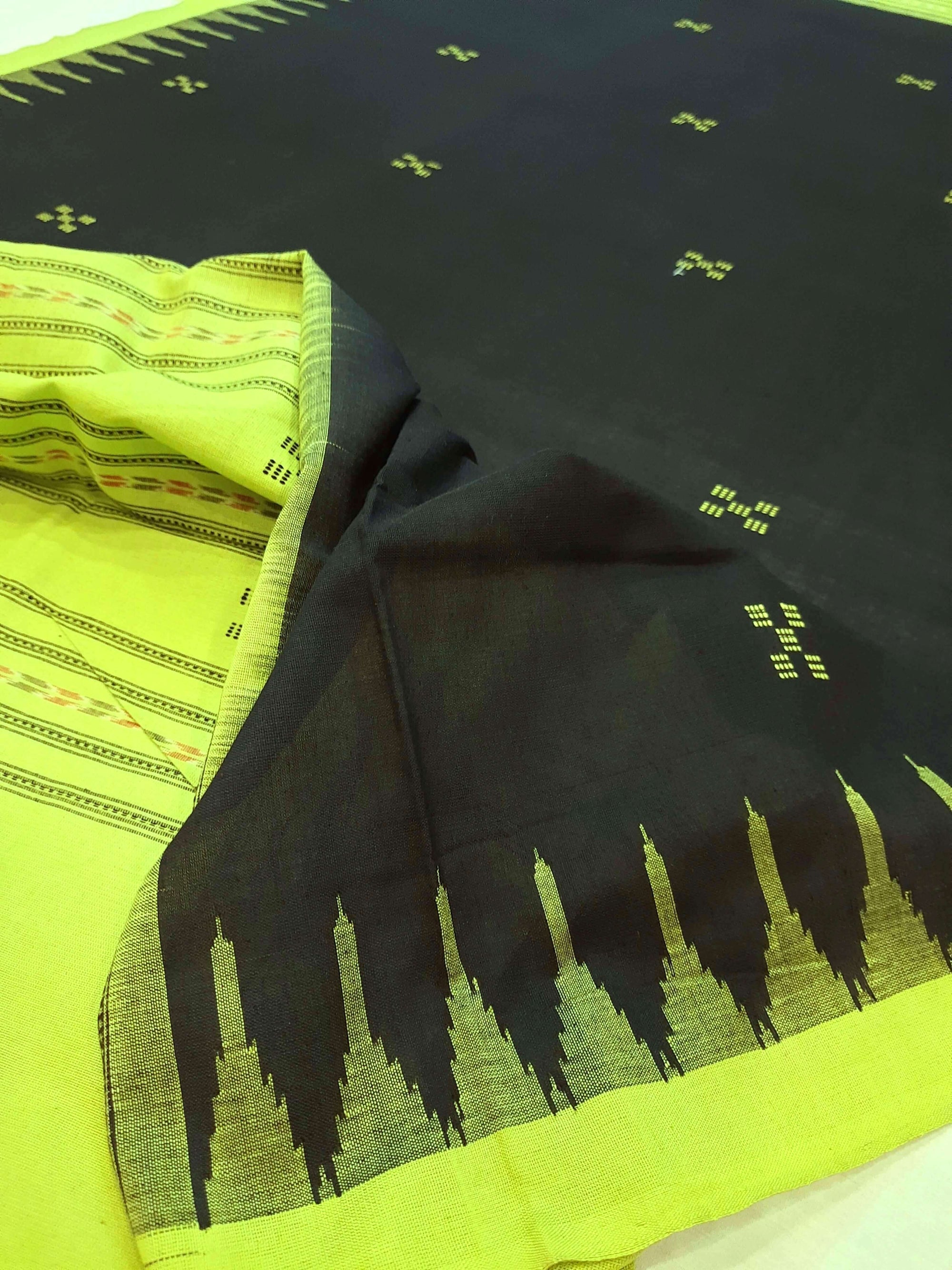 Black and Green Phodo Kumbha Cotton Sambalpuri Dupatta