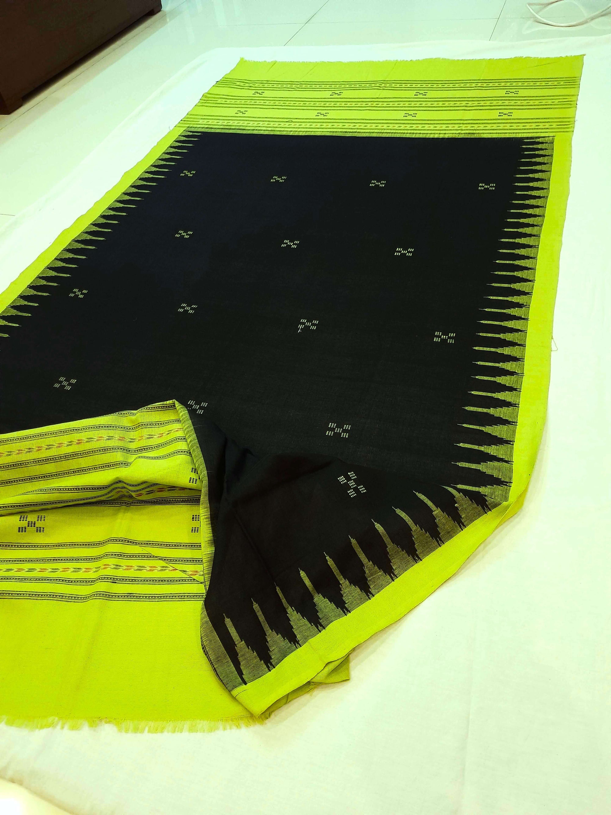 Black and Green Phodo Kumbha Cotton Sambalpuri Dupatta