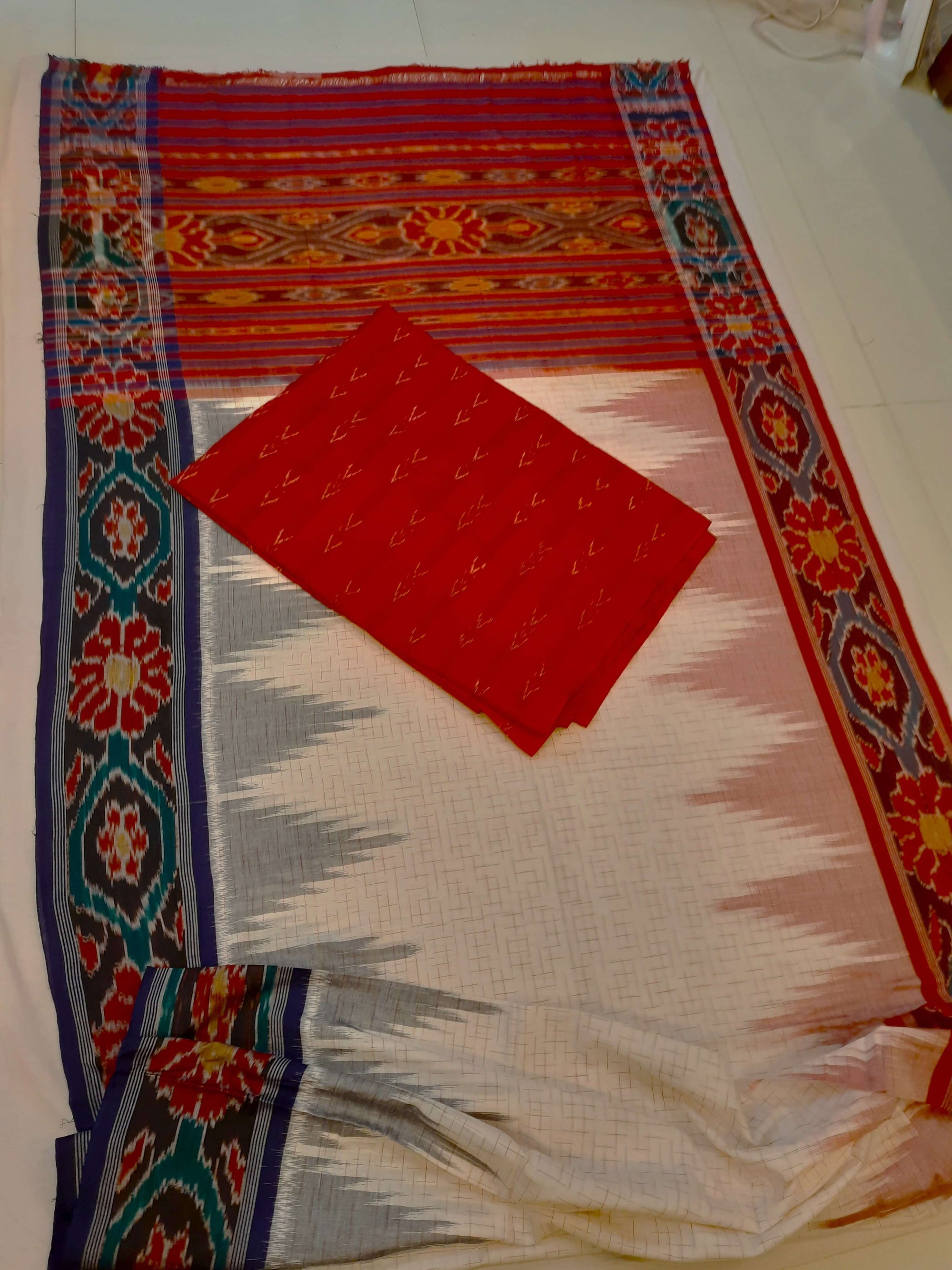 White Ganga Jamuna border Cotton Odisha Ikat saree with cotton ikat blouse piece