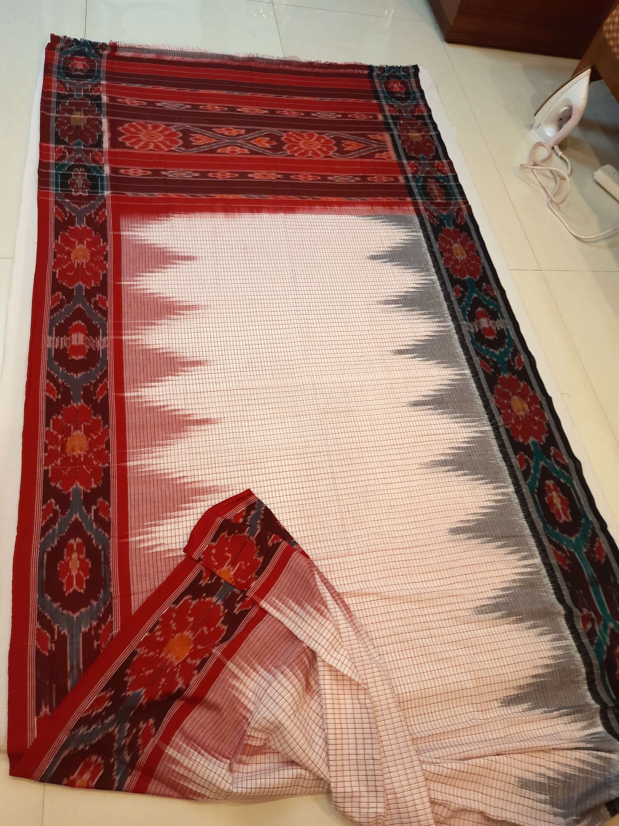 White GangaJamuna border Cotton Odisha Ikat saree with mix match cotton ikat blouse (Copy)