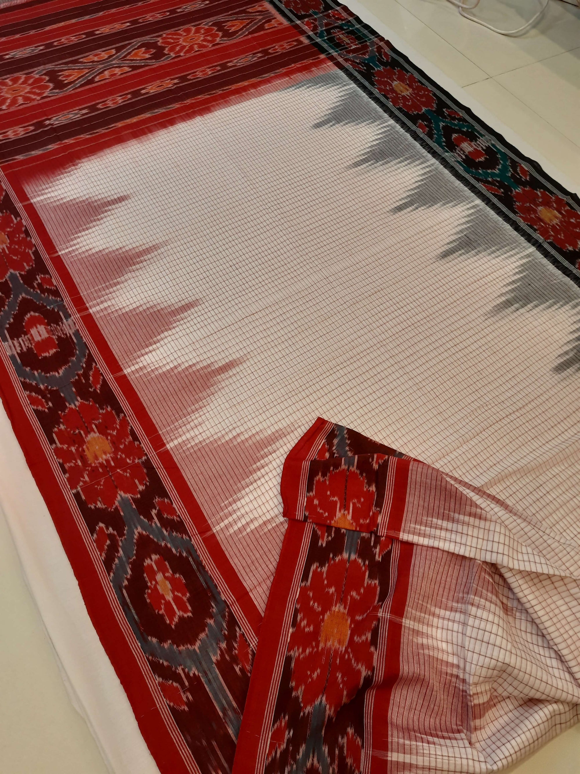 White GangaJamuna border Cotton Odisha Ikat saree with mix match cotton ikat blouse (Copy)
