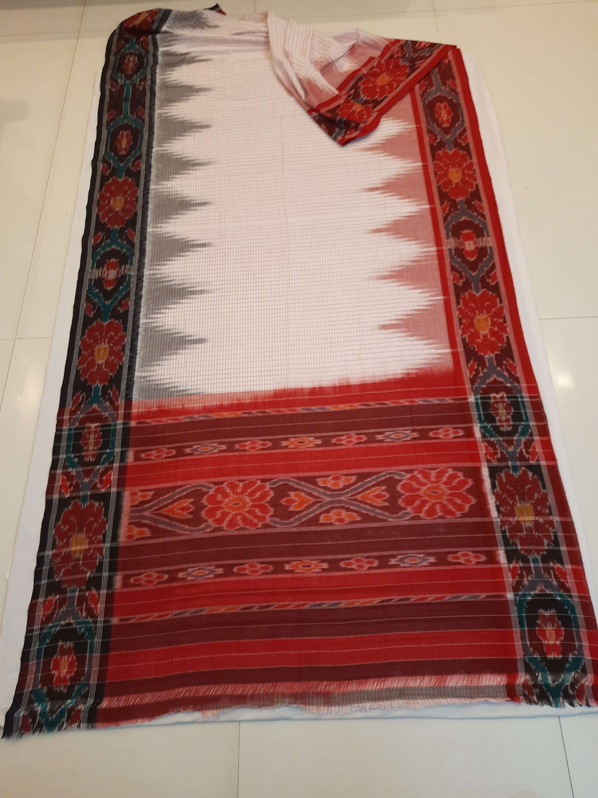 White GangaJamuna border Cotton Odisha Ikat saree with mix match cotton ikat blouse (Copy)