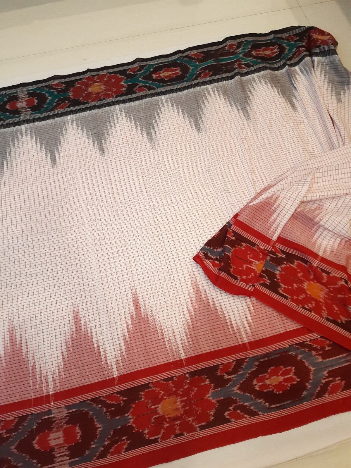 White GangaJamuna border Cotton Odisha Ikat saree with mix match cotton ikat blouse (Copy)