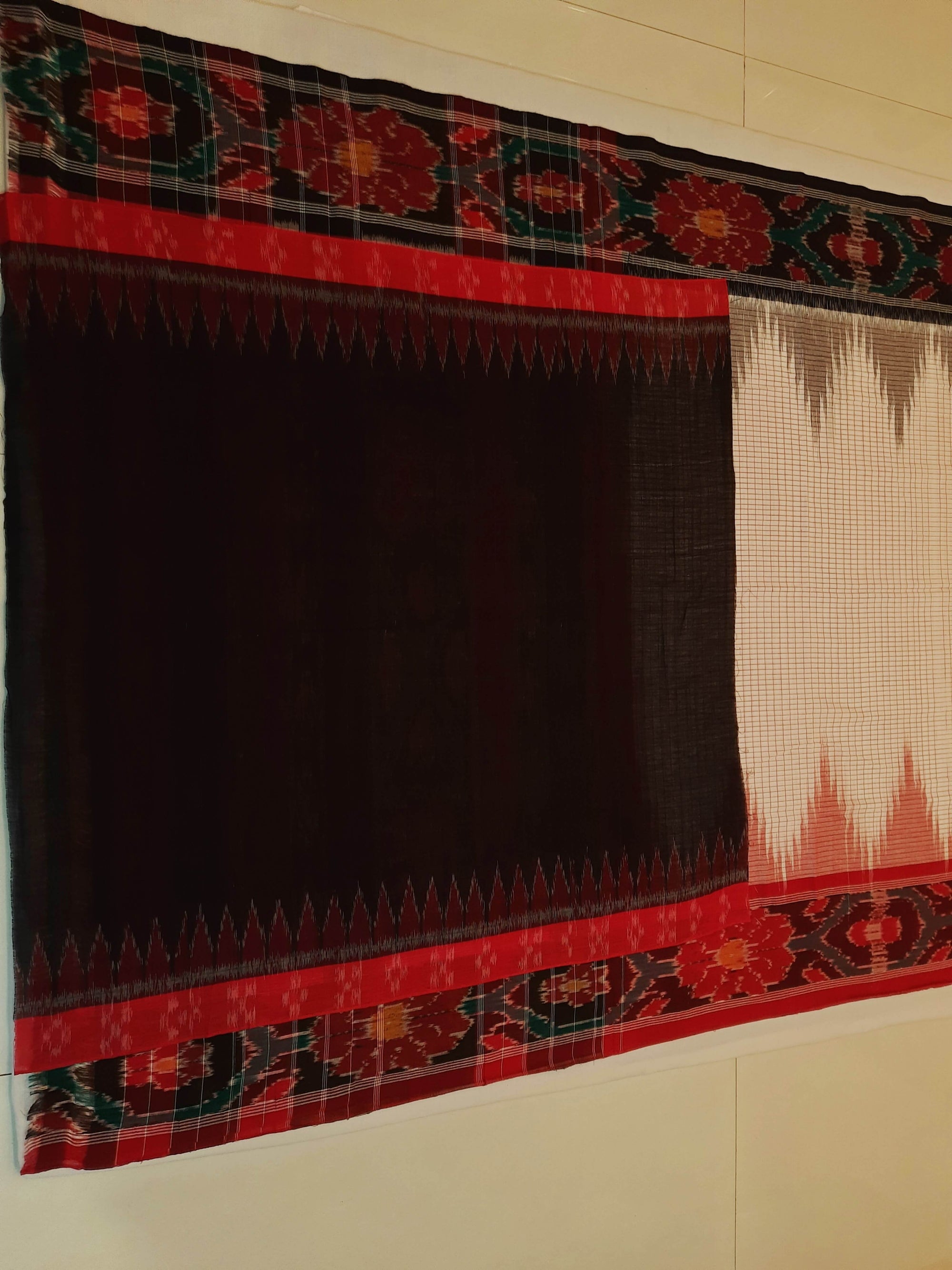 White GangaJamuna border Cotton Odisha Ikat saree with mix match cotton ikat blouse (Copy)
