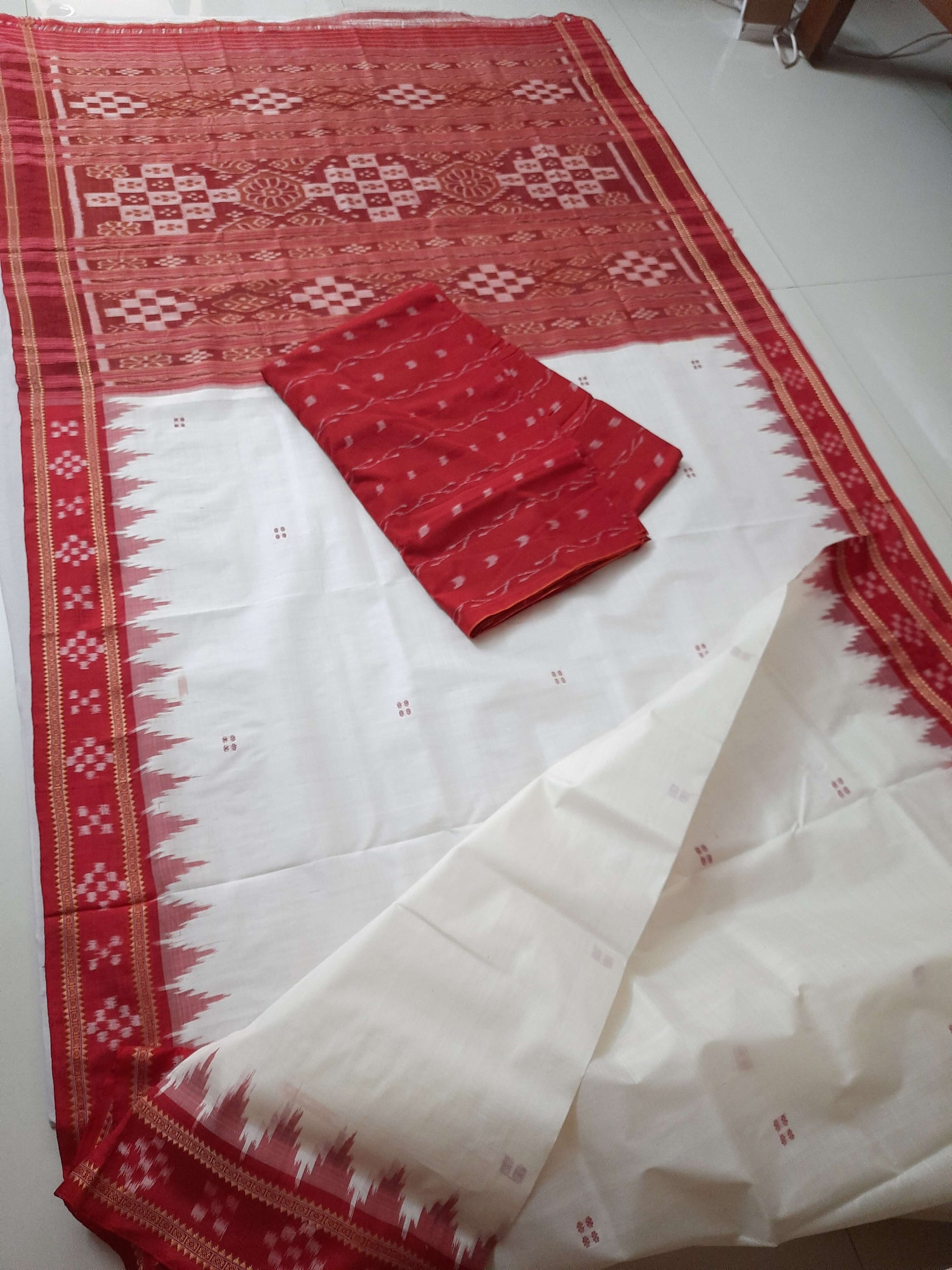 Off-white Odisha Khandua Pata Silk Saree with cotton ikat blouse piece
