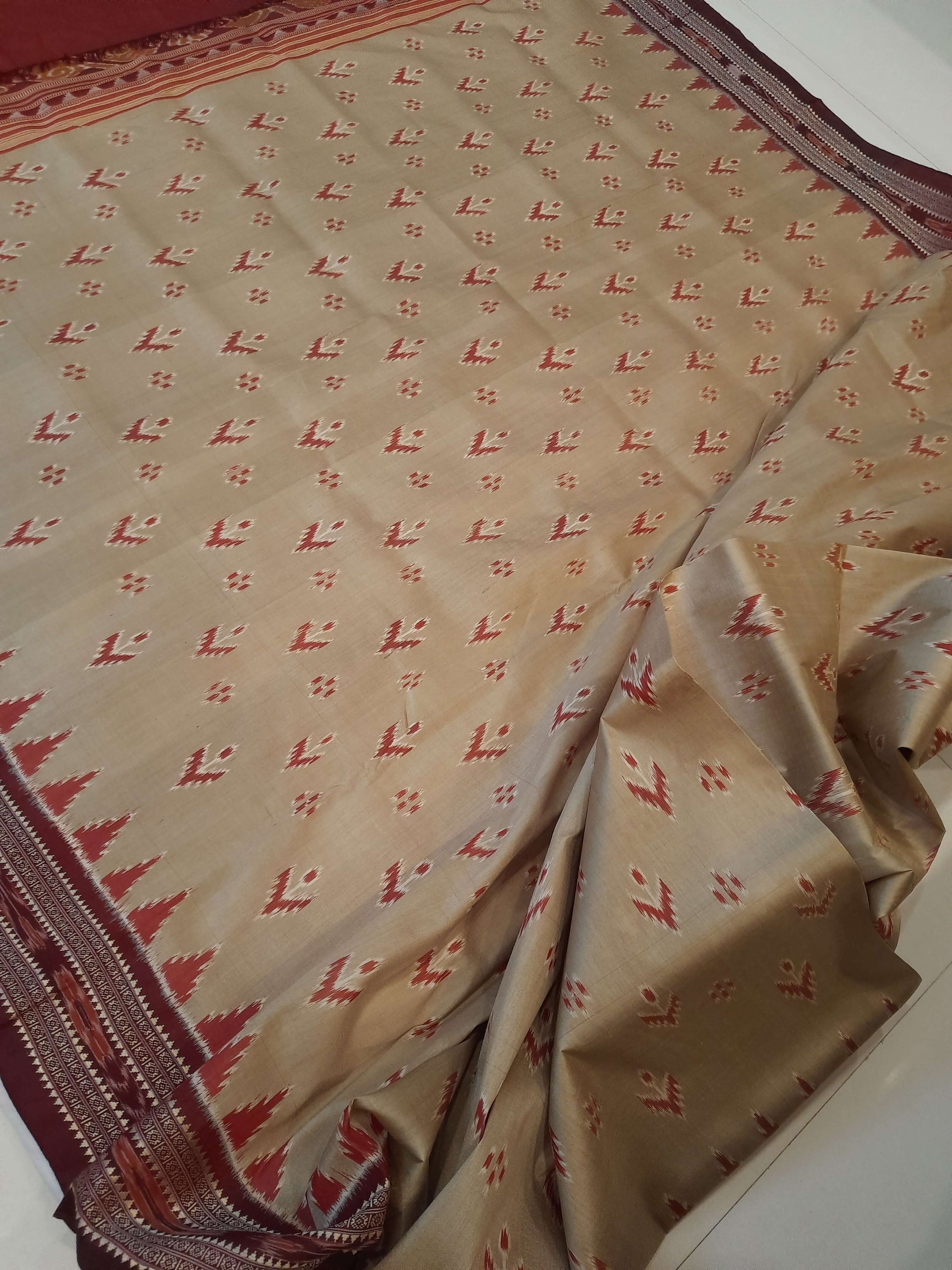 Beige with Maroon Odisha Khandua Pata Silk Saree with Maroon Silk blouse piece