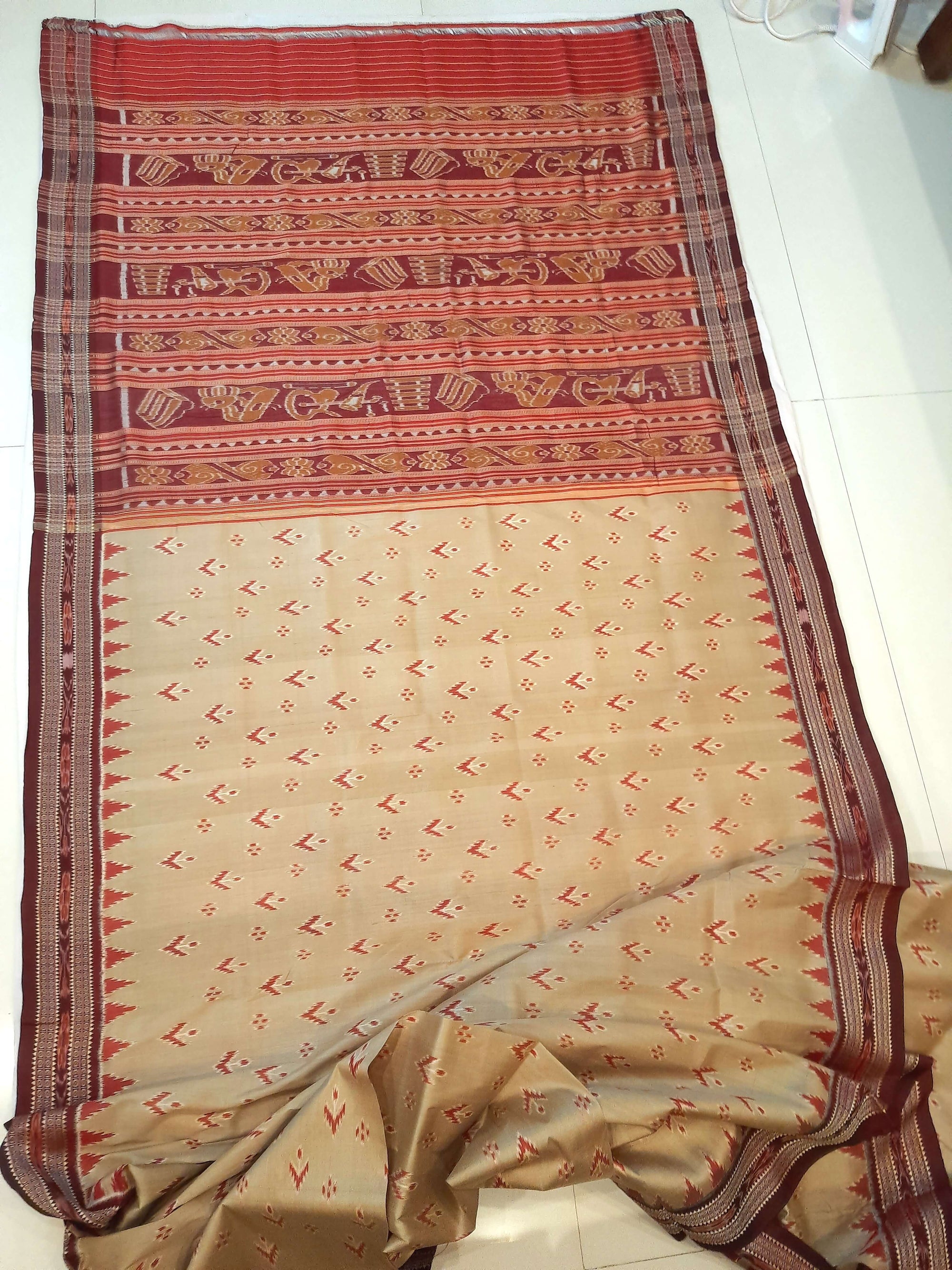 Beige with Maroon Odisha Khandua Pata Silk Saree with Maroon Silk blouse piece