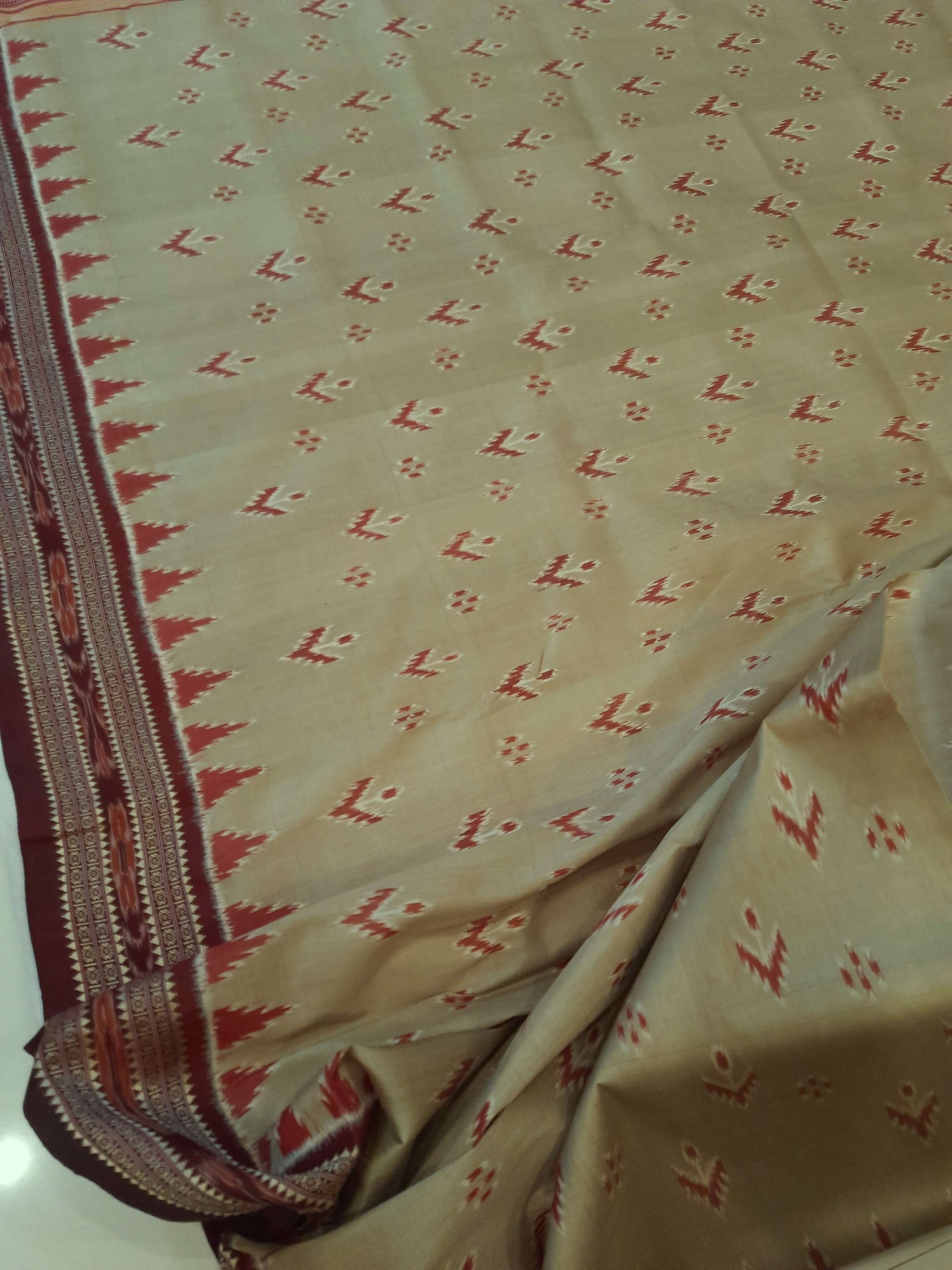 Beige with Maroon Odisha Khandua Pata Silk Saree with Maroon Silk blouse piece