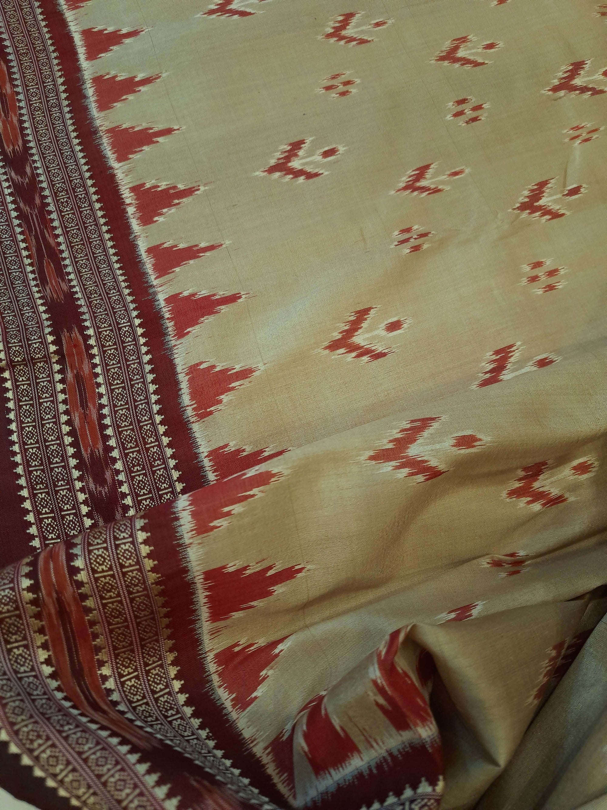 Beige with Maroon Odisha Khandua Pata Silk Saree with Maroon Silk blouse piece