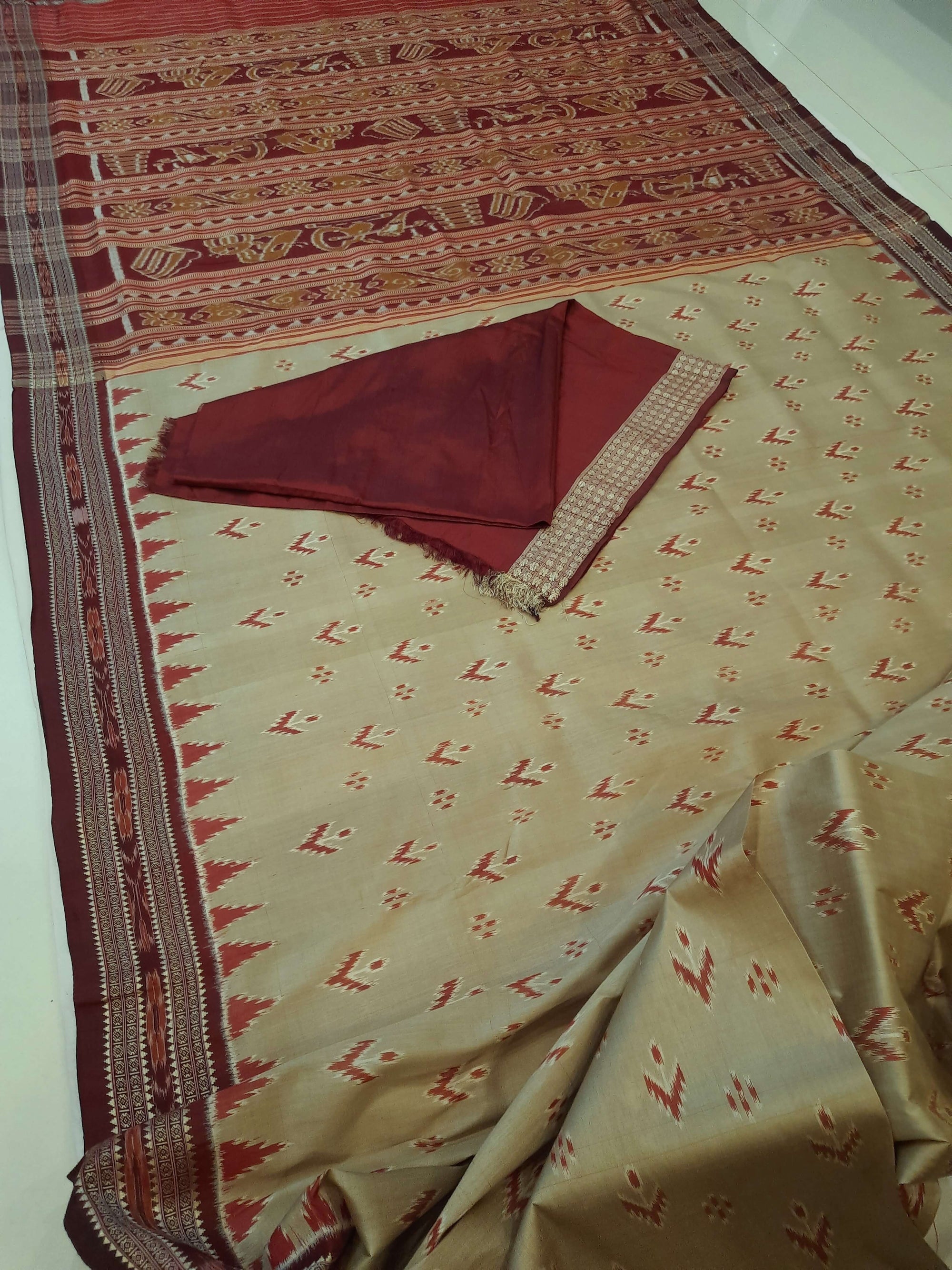 Beige with Maroon Odisha Khandua Pata Silk Saree with Maroon Silk blouse piece