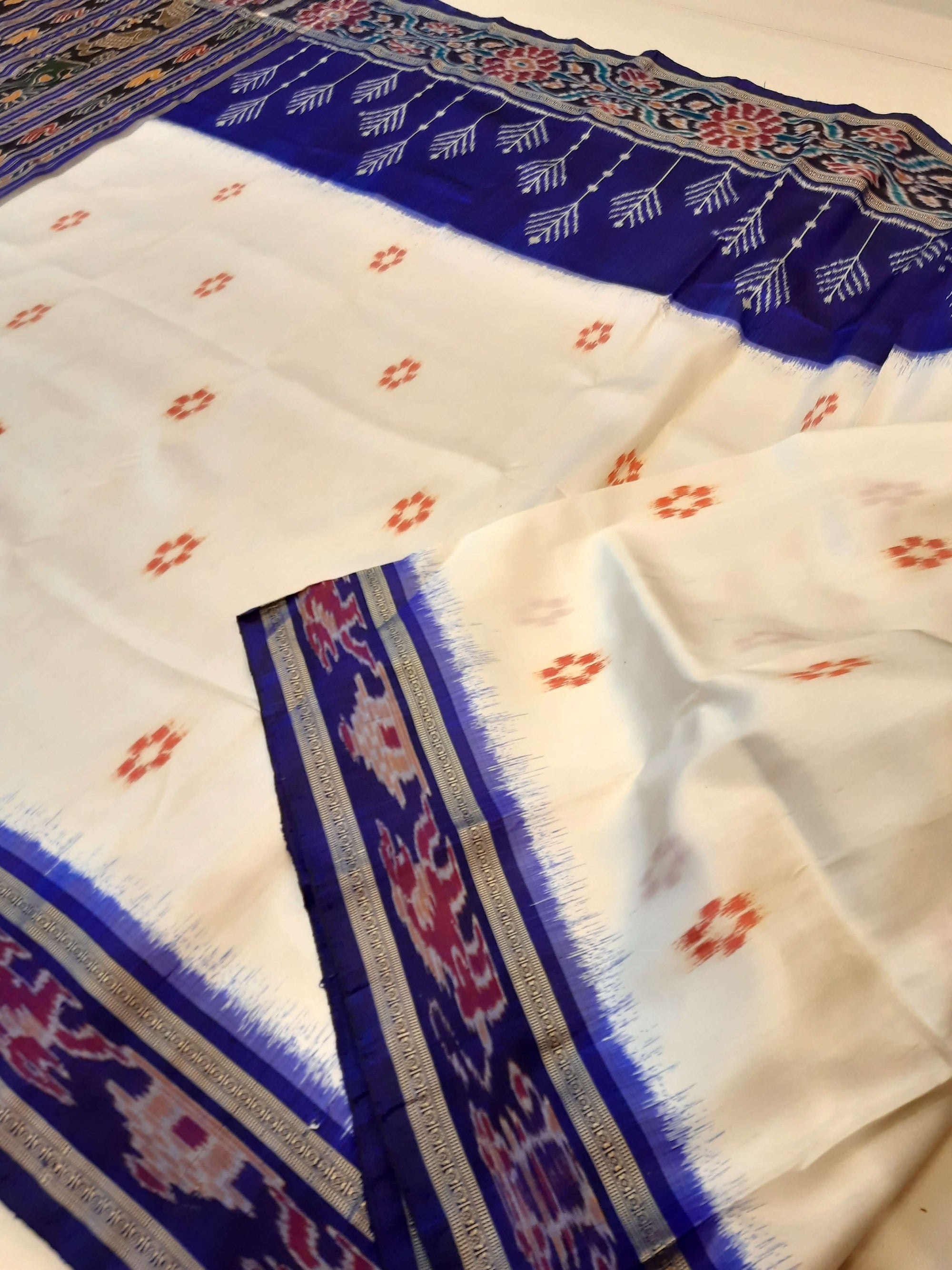 White wide border Odisha Khandua Pata Silk Saree with cotton ikat blouse piece