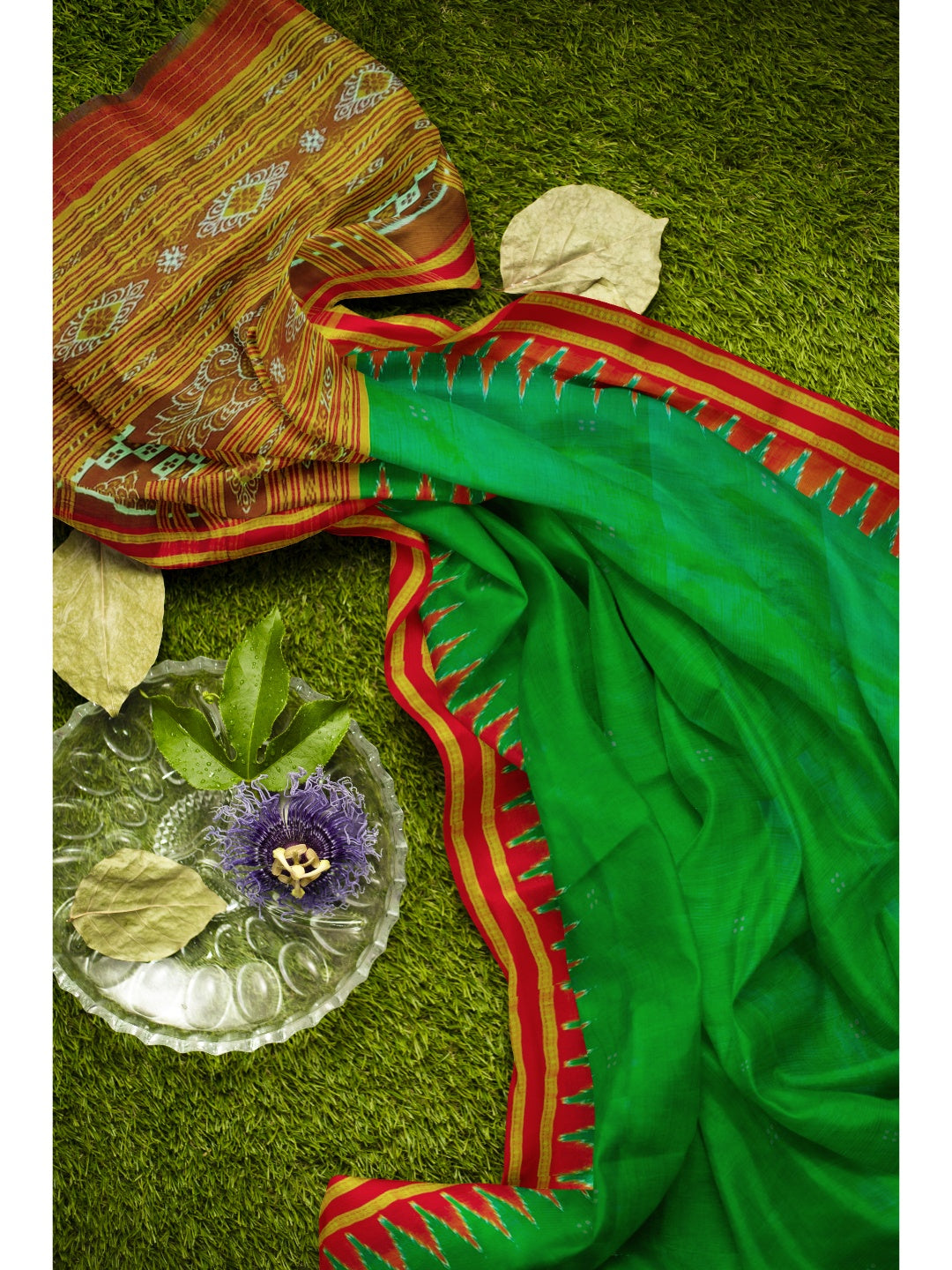 Green Red Odisha Khandua Pata Silk Saree with cotton ikat blouse piece